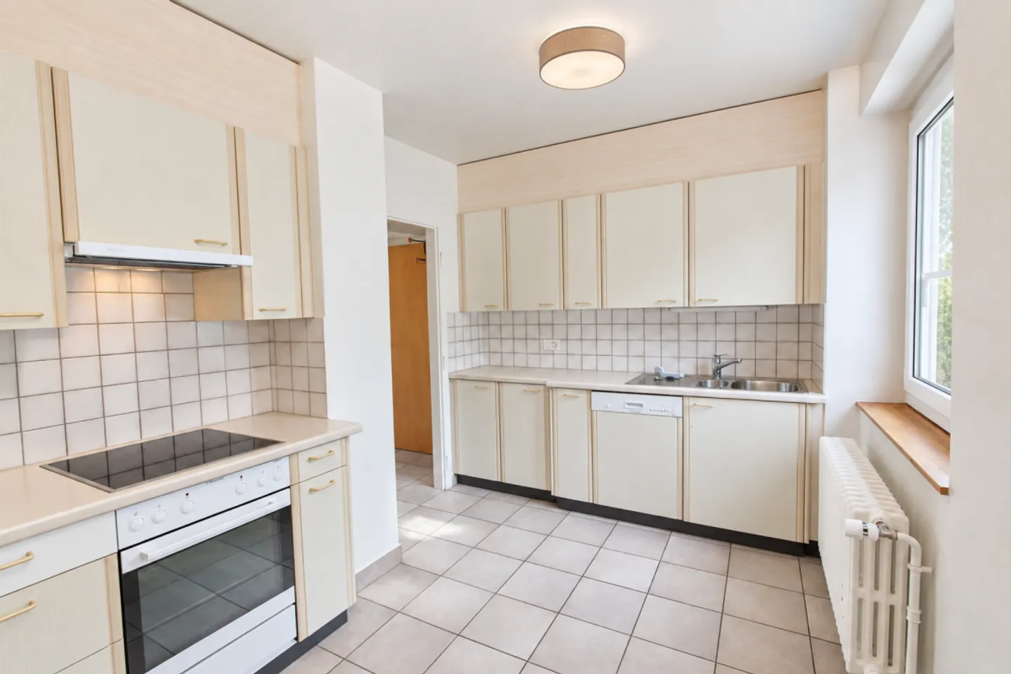 Large 4.5-room apartment - Photo 3 of 10