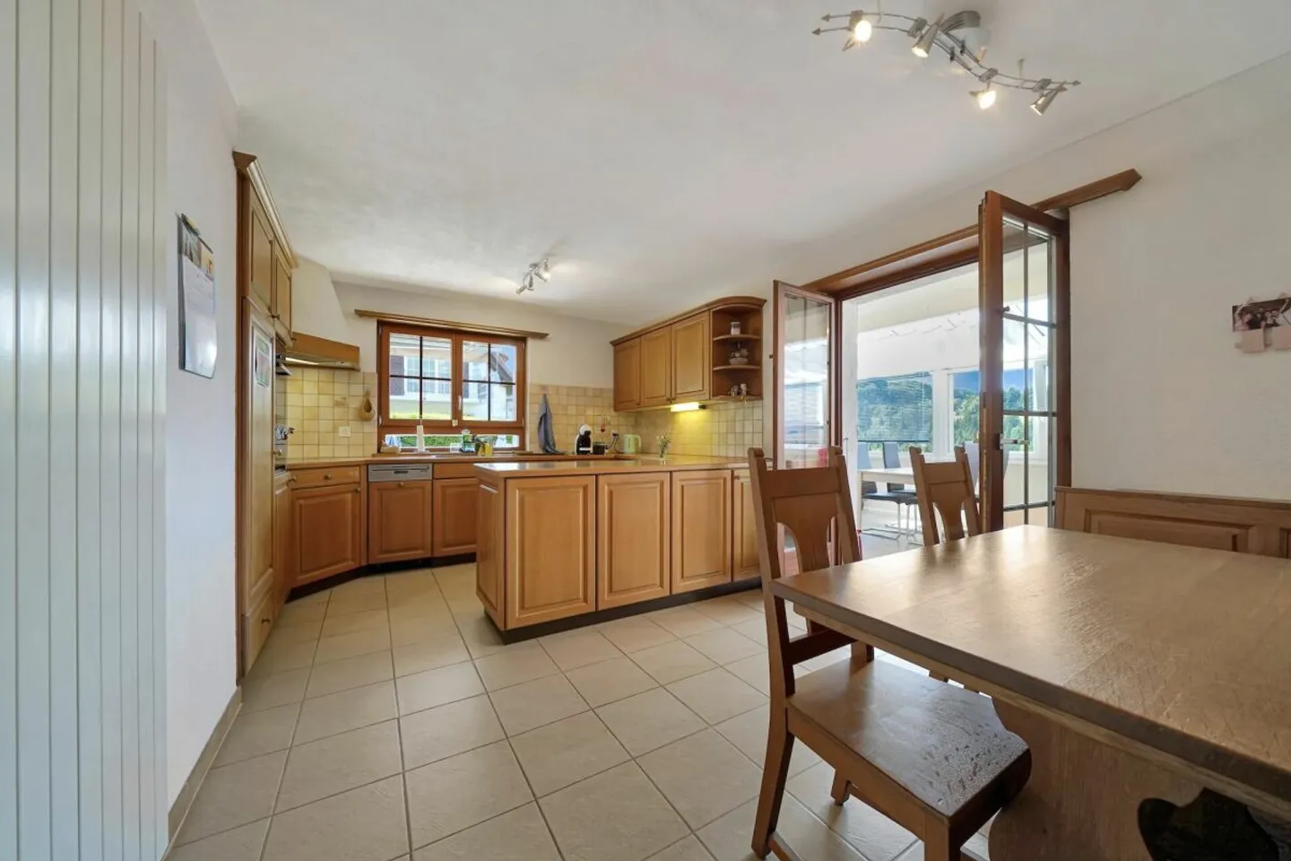 Casa unifamiliare indipendente con giardino in una posizione fantastica - Foto 5 di 13