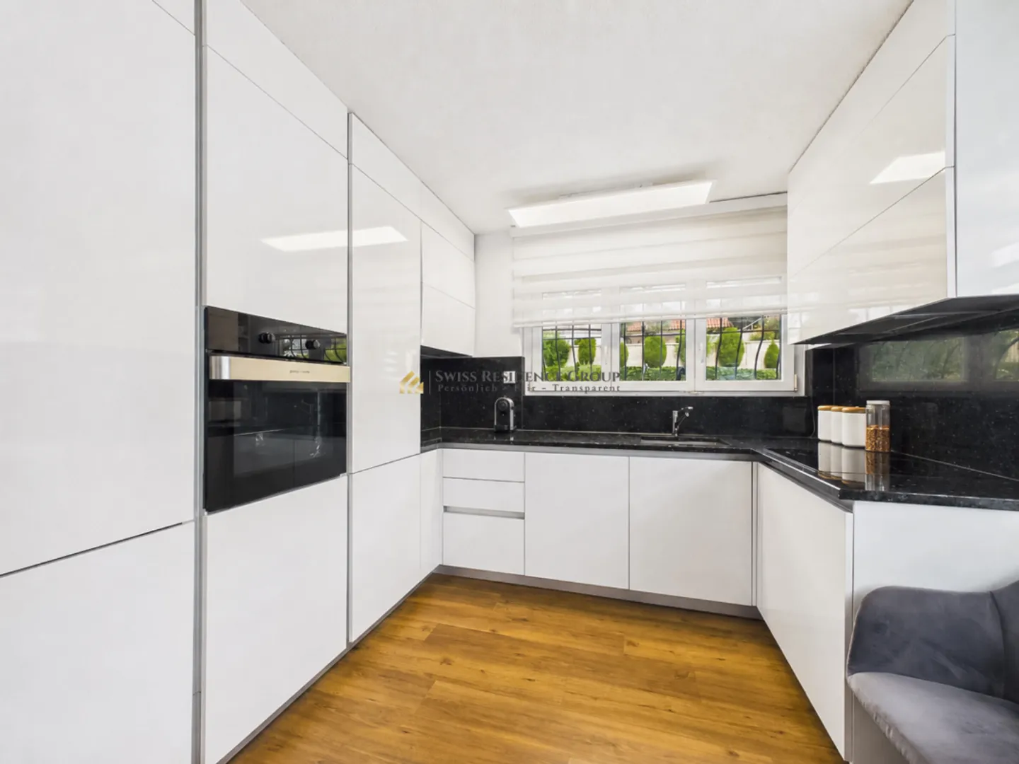 Wohnen mit Weitsicht: 7.5-Zimmer Einfamilienhaus mit Pool und grossem Garten - Photo 4 of 13