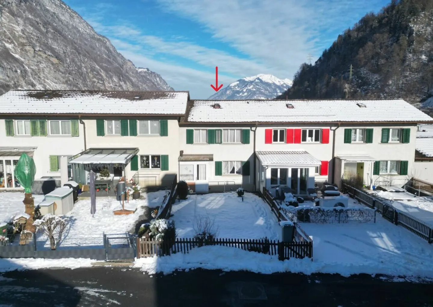 Charmantes Reihenhaus mit Garten an familienfreundlicher Lage in Netstal GL - Foto 1 di 8