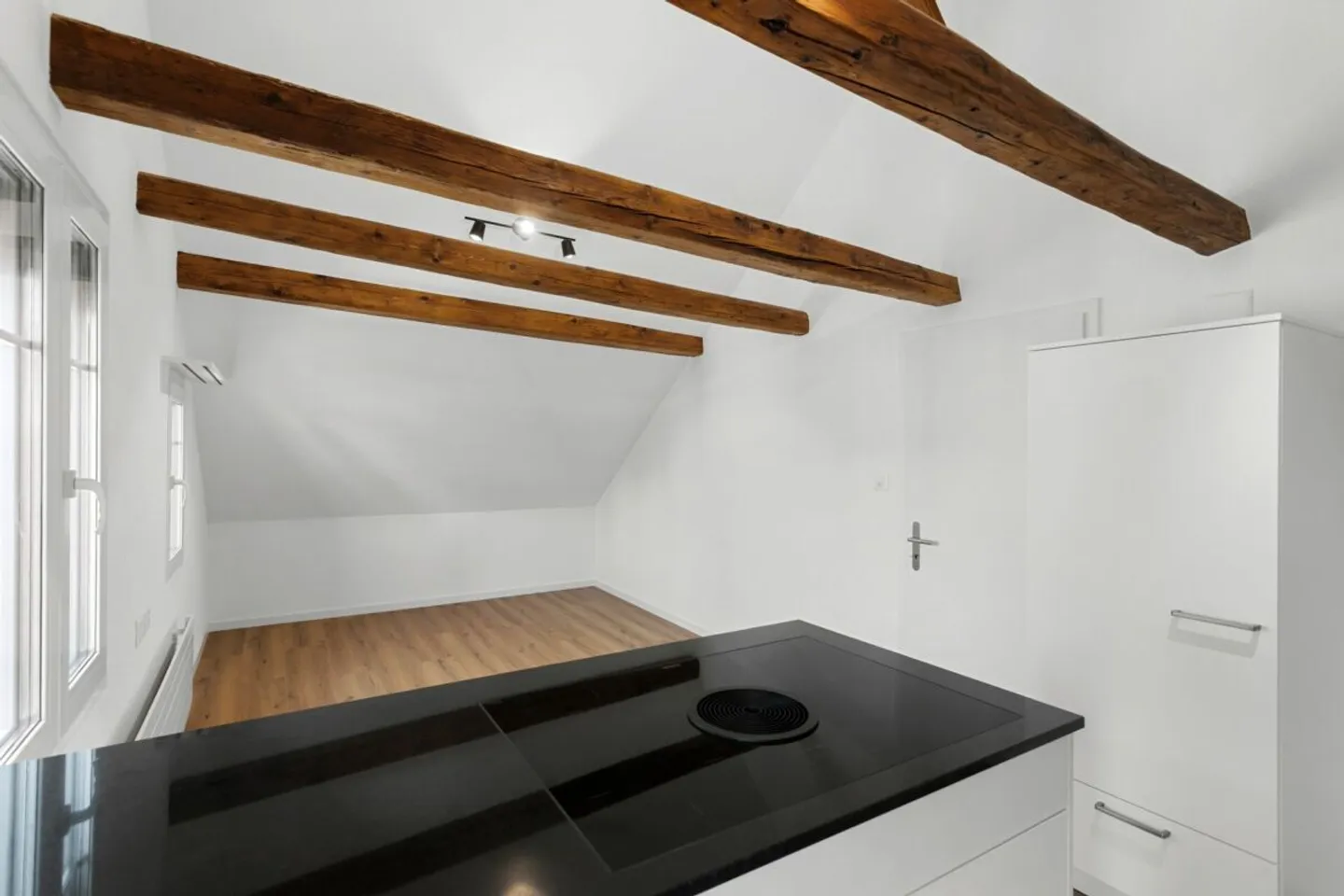 2.5-room designer apartment with kitchen island - Photo 4 of 11