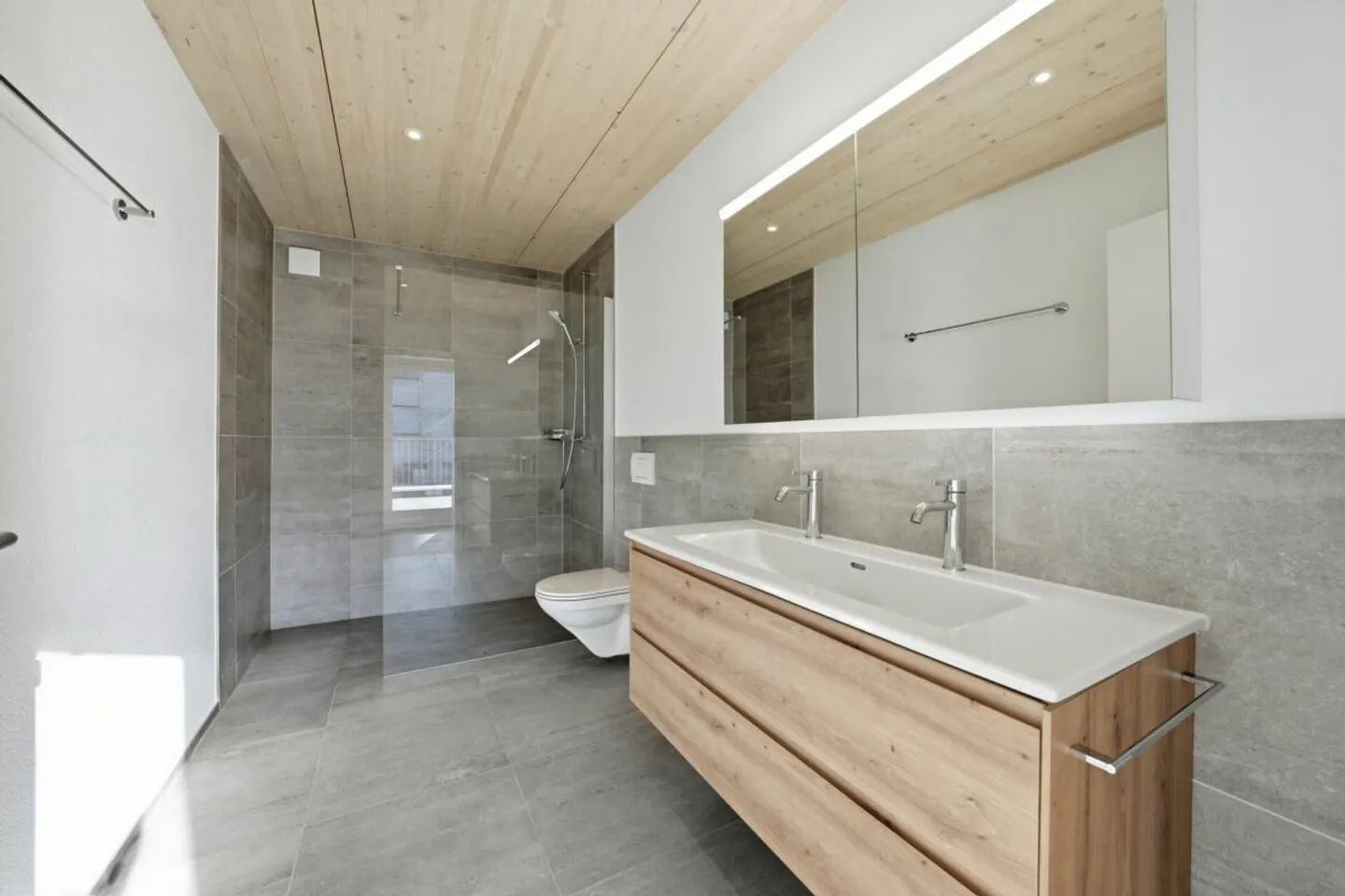 Modernes Doppelhaus mit Garten - Foto 13 von 13