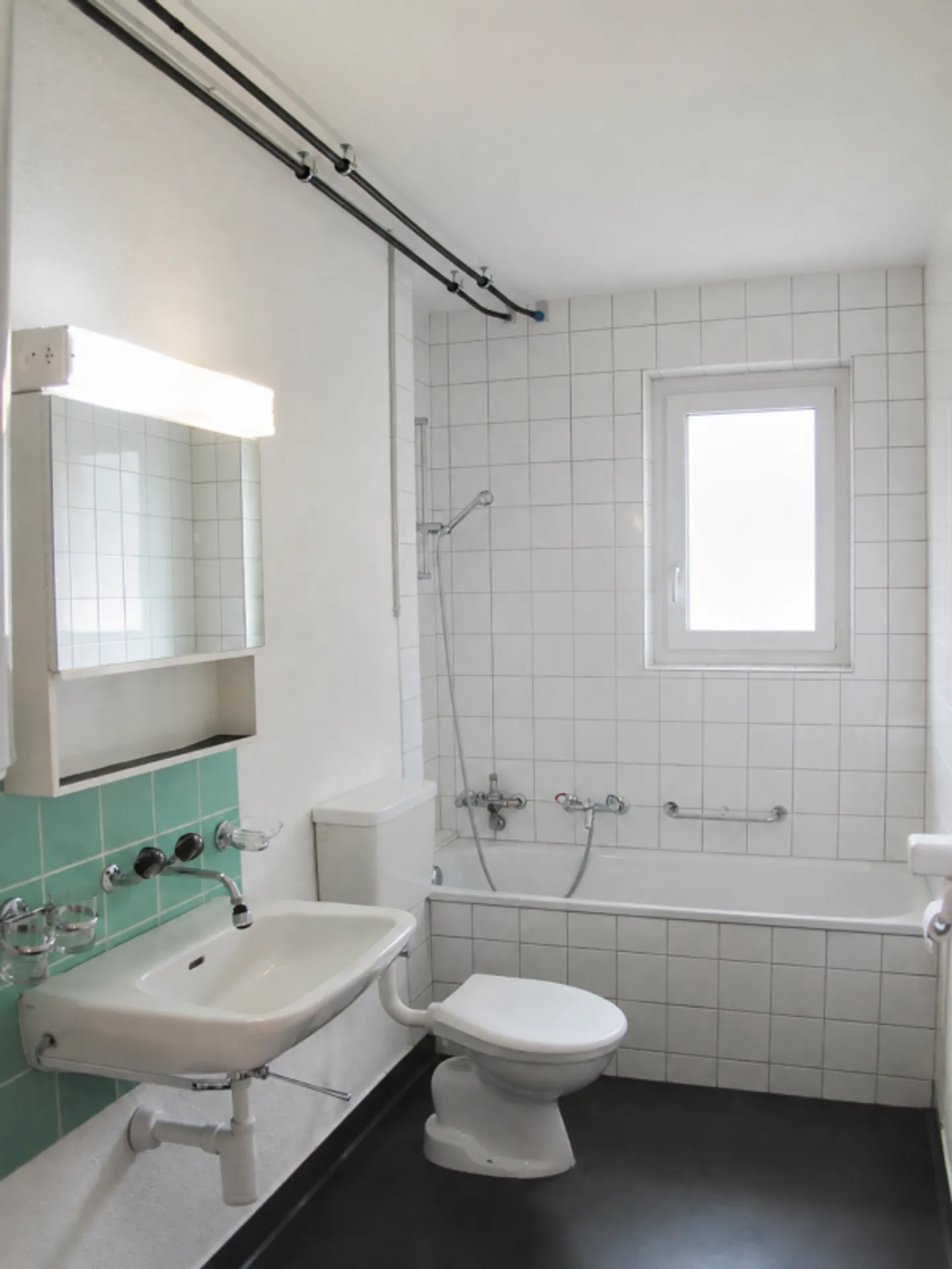 Appartement spacieux de 4 pièces dans un emplacement calme et bien desservi - Photo 5 sur 8