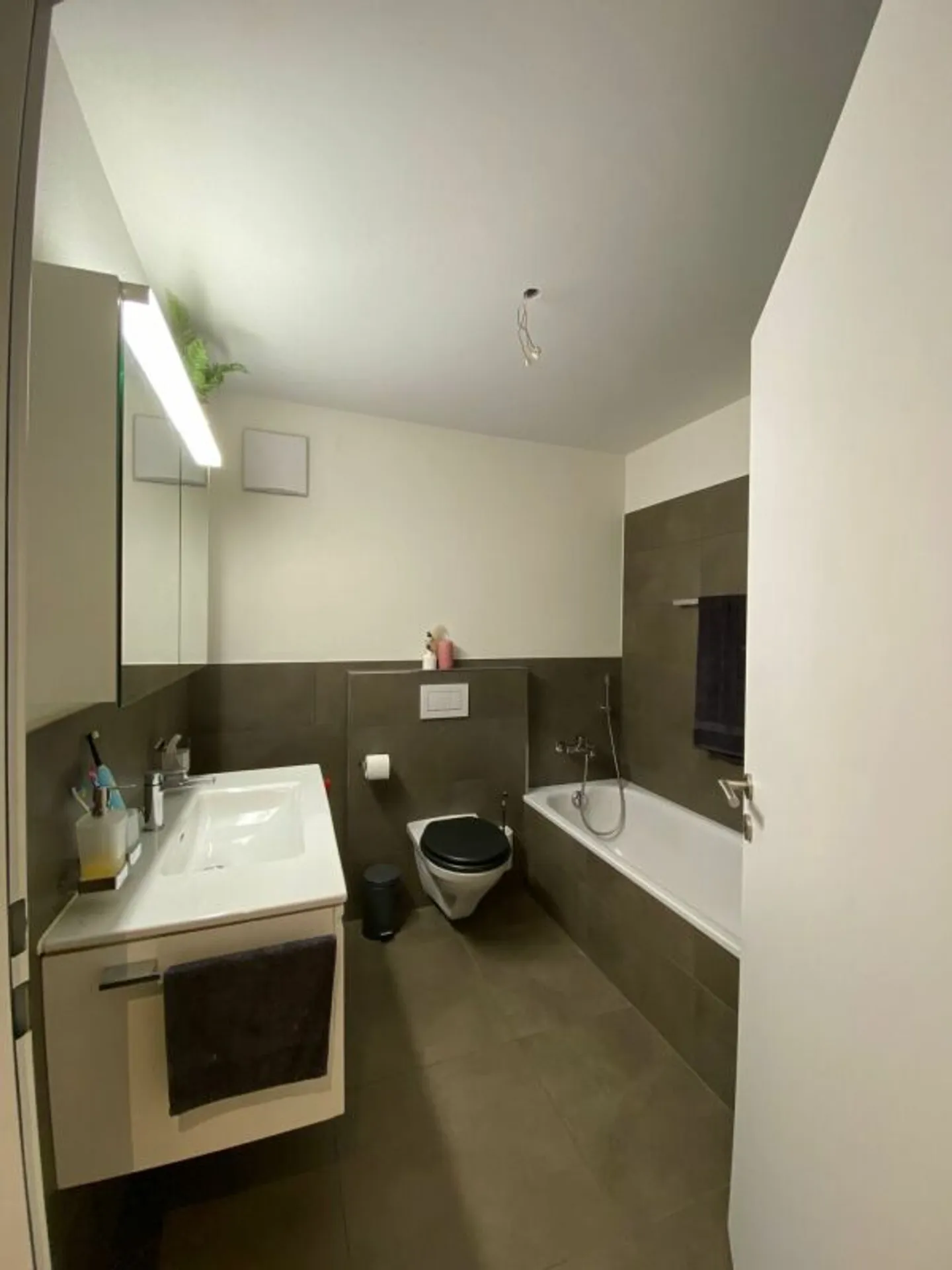 Nearly new 3.5-room apartment in a central location - Photo 5 of 8