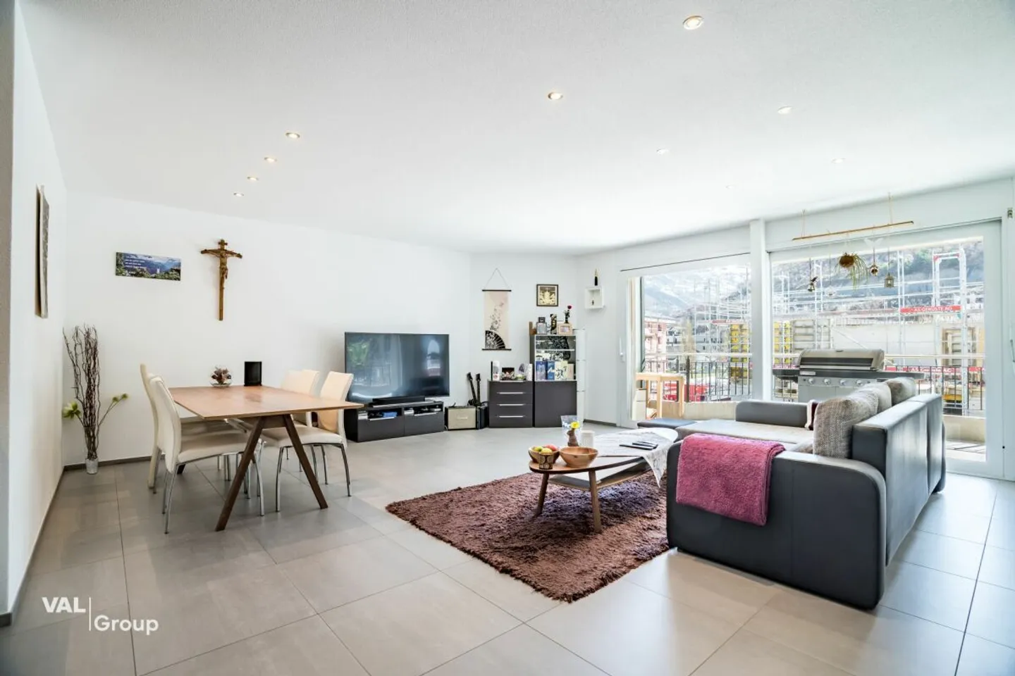 Appartamento moderno di 3,5 locali con balcone eccezionalmente grande e comfort abitativo di alto livello - Foto 4 di 13