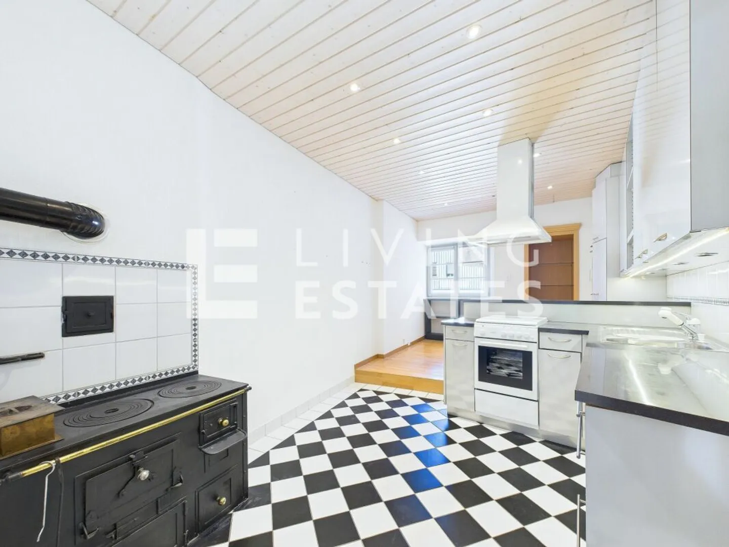 CHARACTERFUL. HISTORICAL. SPECIAL. - Photo 11 of 13