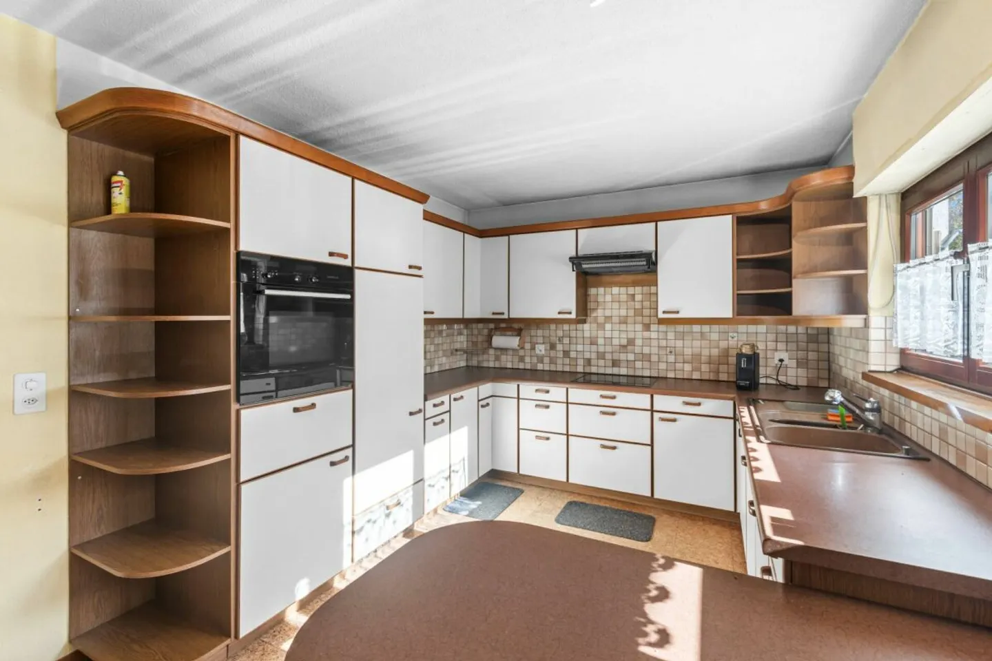 Grosszügige 5.5-Zimmer-Wohnung mit Garten und herrlicher Aussicht in Schwanden - Photo 3 of 12