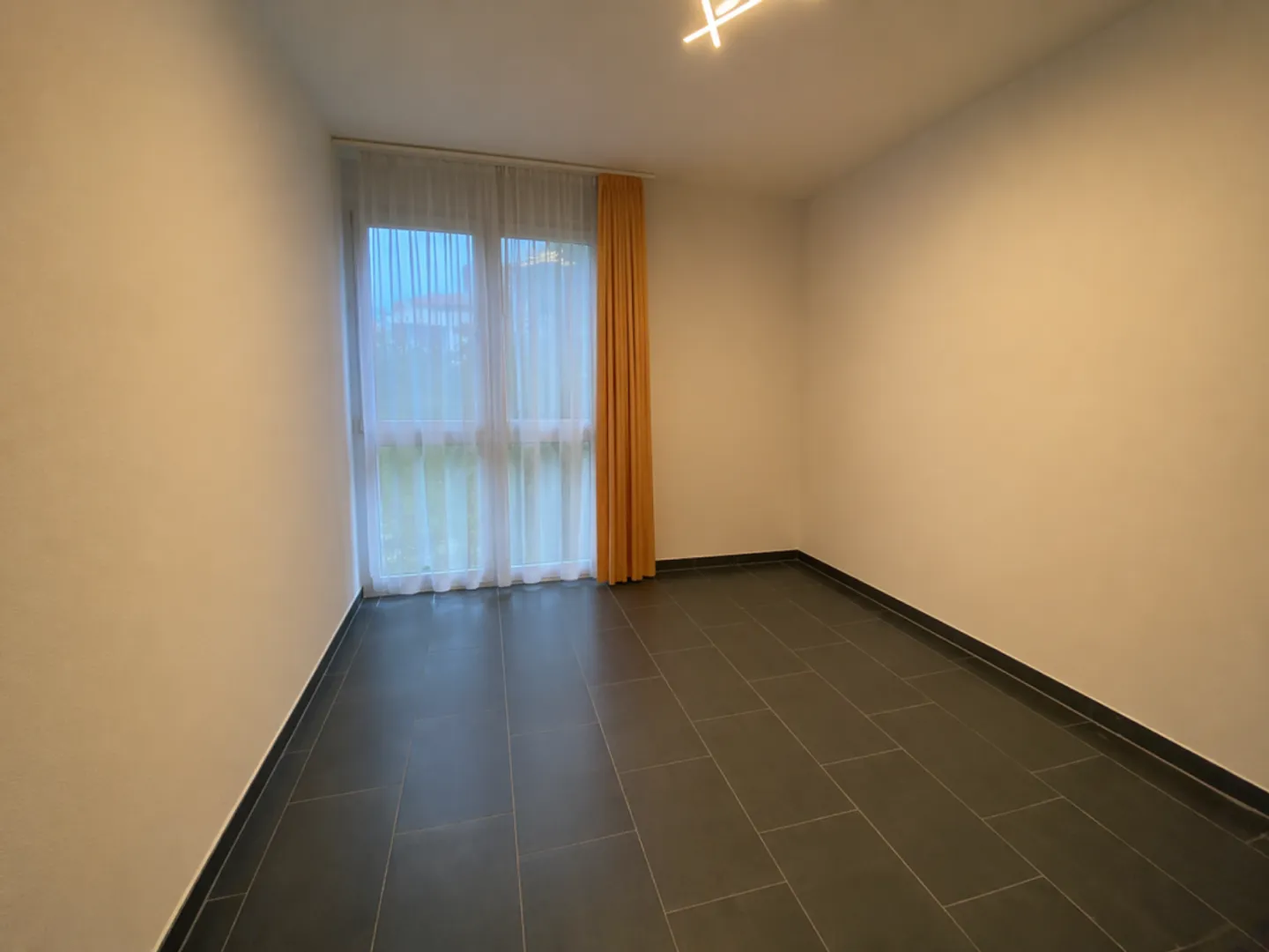 Appartamento giardino moderno, luminoso e attraente di 4,5 stanze a Niederrohrdorf AG - Foto 8 di 11