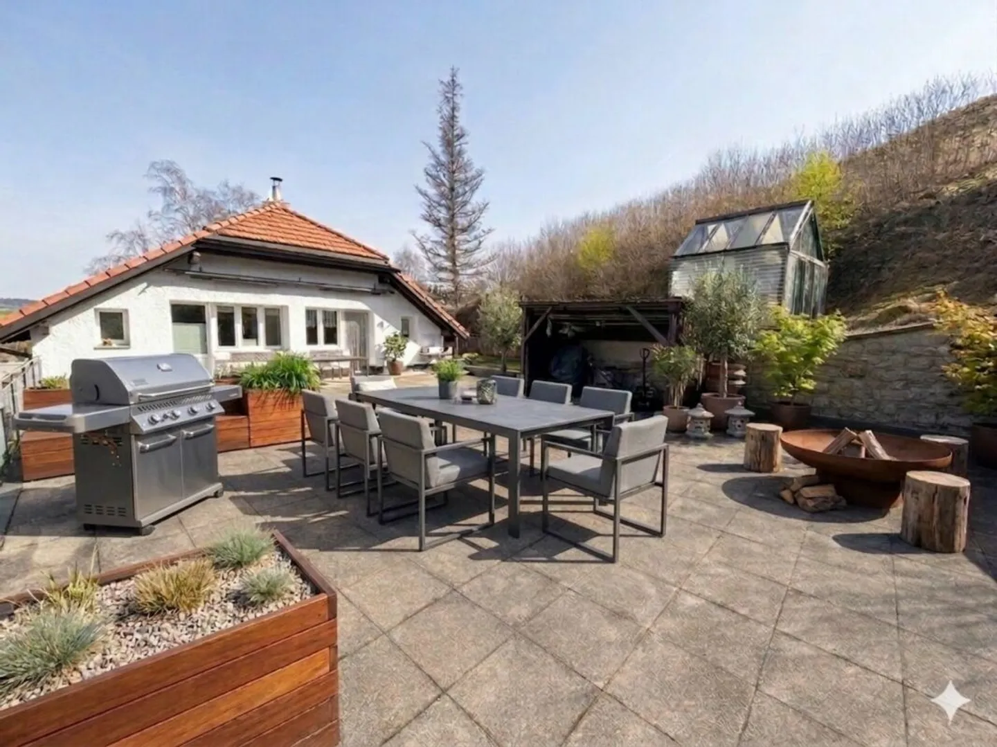 Bella casa familiare con 6 grandi garage - Foto 3 di 13