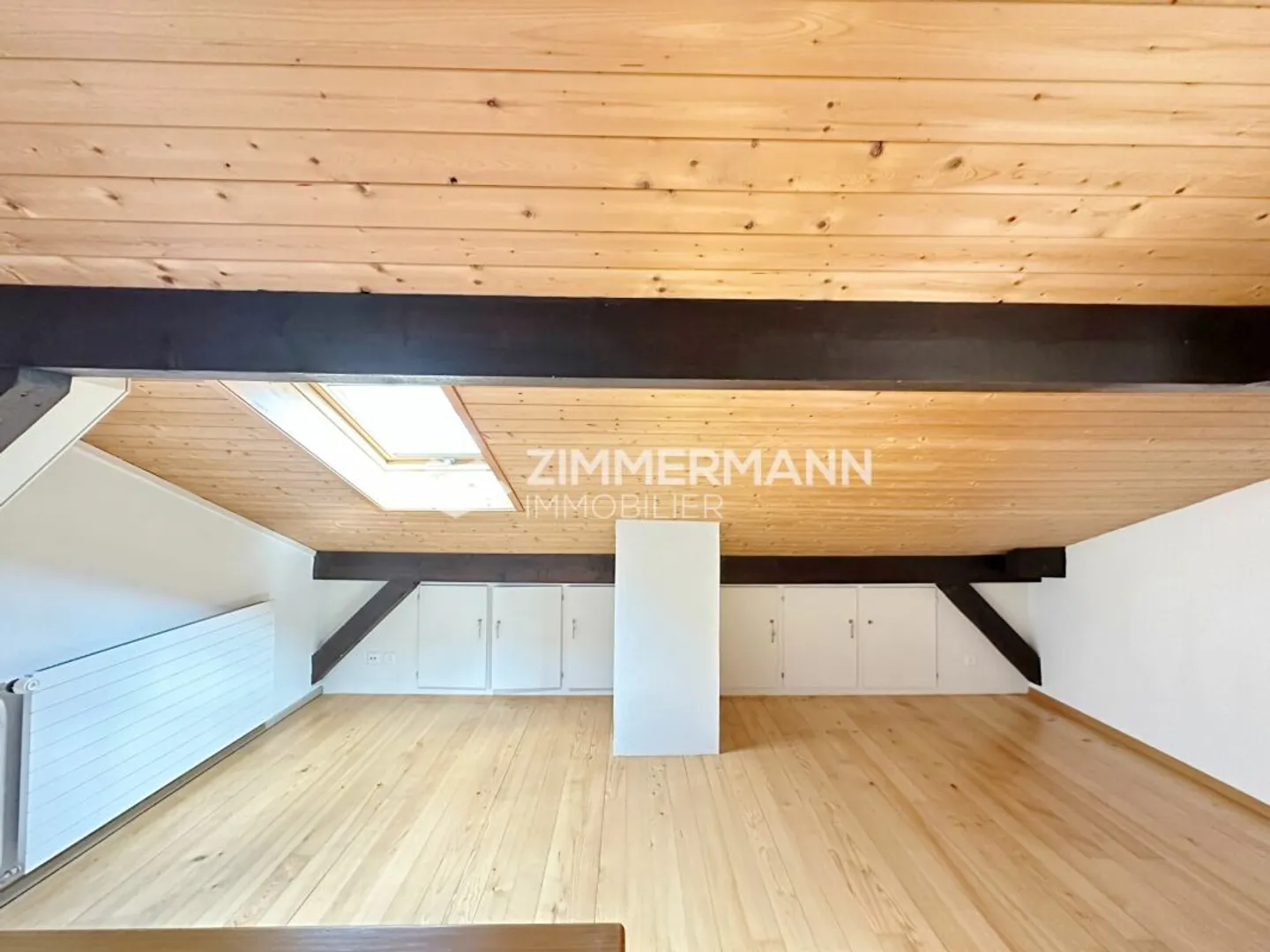 Genthod - Familienvilla auf einem wunderschönen, bewaldeten Grundstück von 2.000 m² - Foto 5 von 13