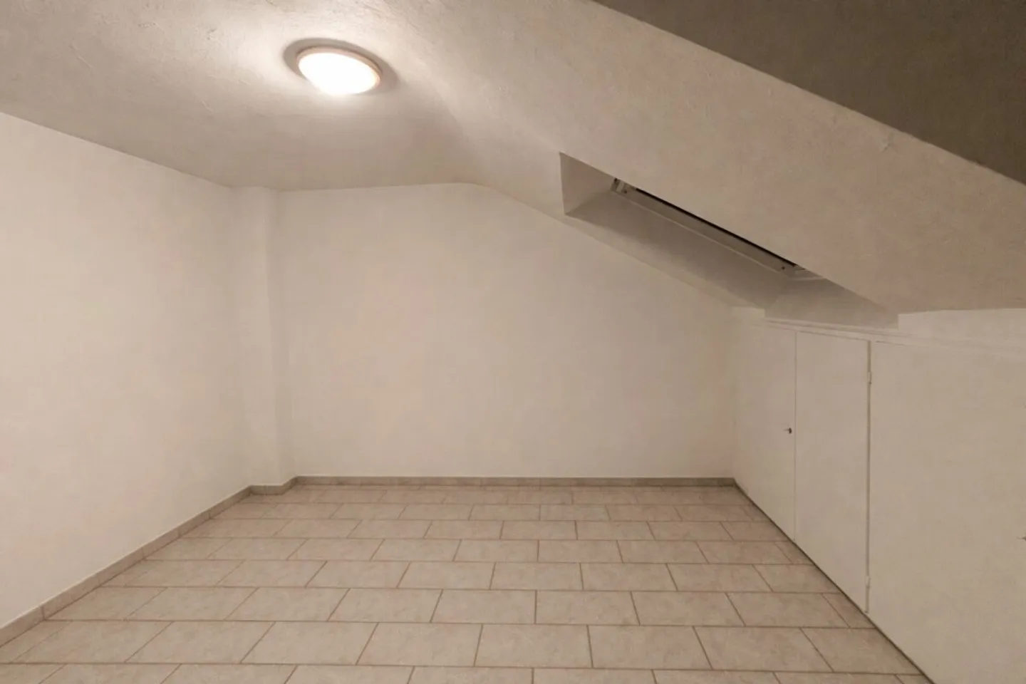 Charmantes Dachzimmer in Wettingen - Foto 2 von 5