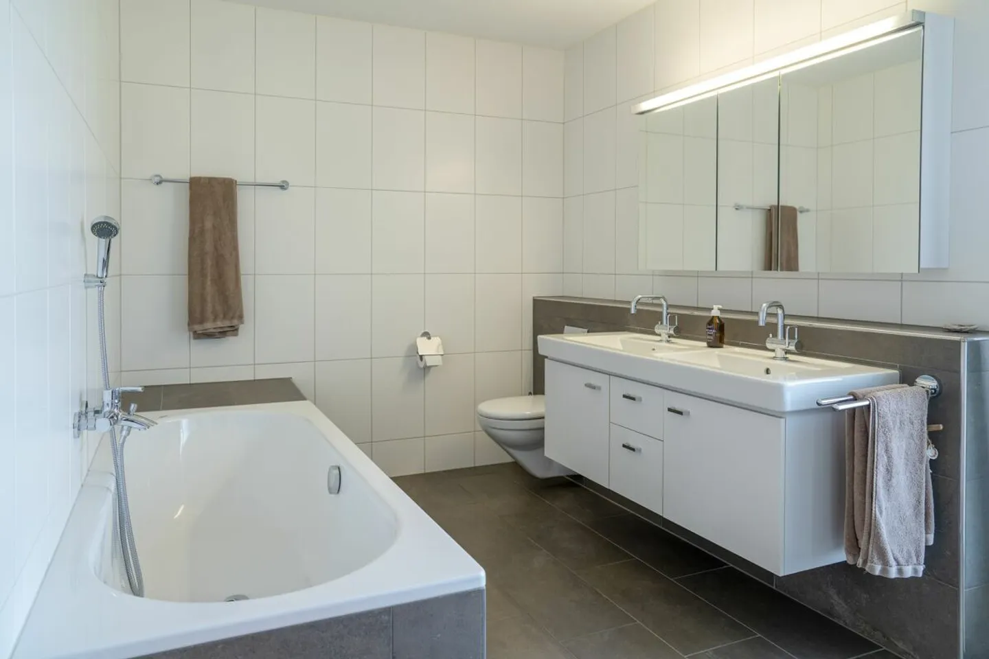 Ampio appartamento attico di 6,5 stanze - Foto 8 di 13