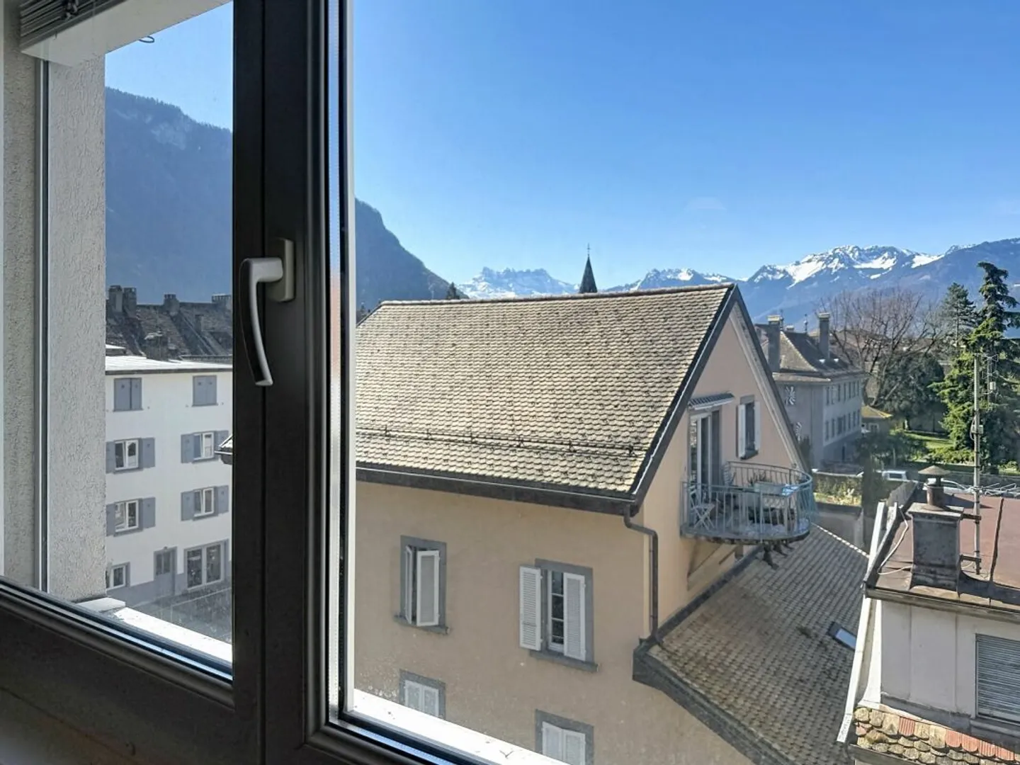 Bellissimo e spazioso appartamento di 3,5 locali con magnifica vista sulle Dents-du-Midi e un angolo del lago - Foto 10 di 10