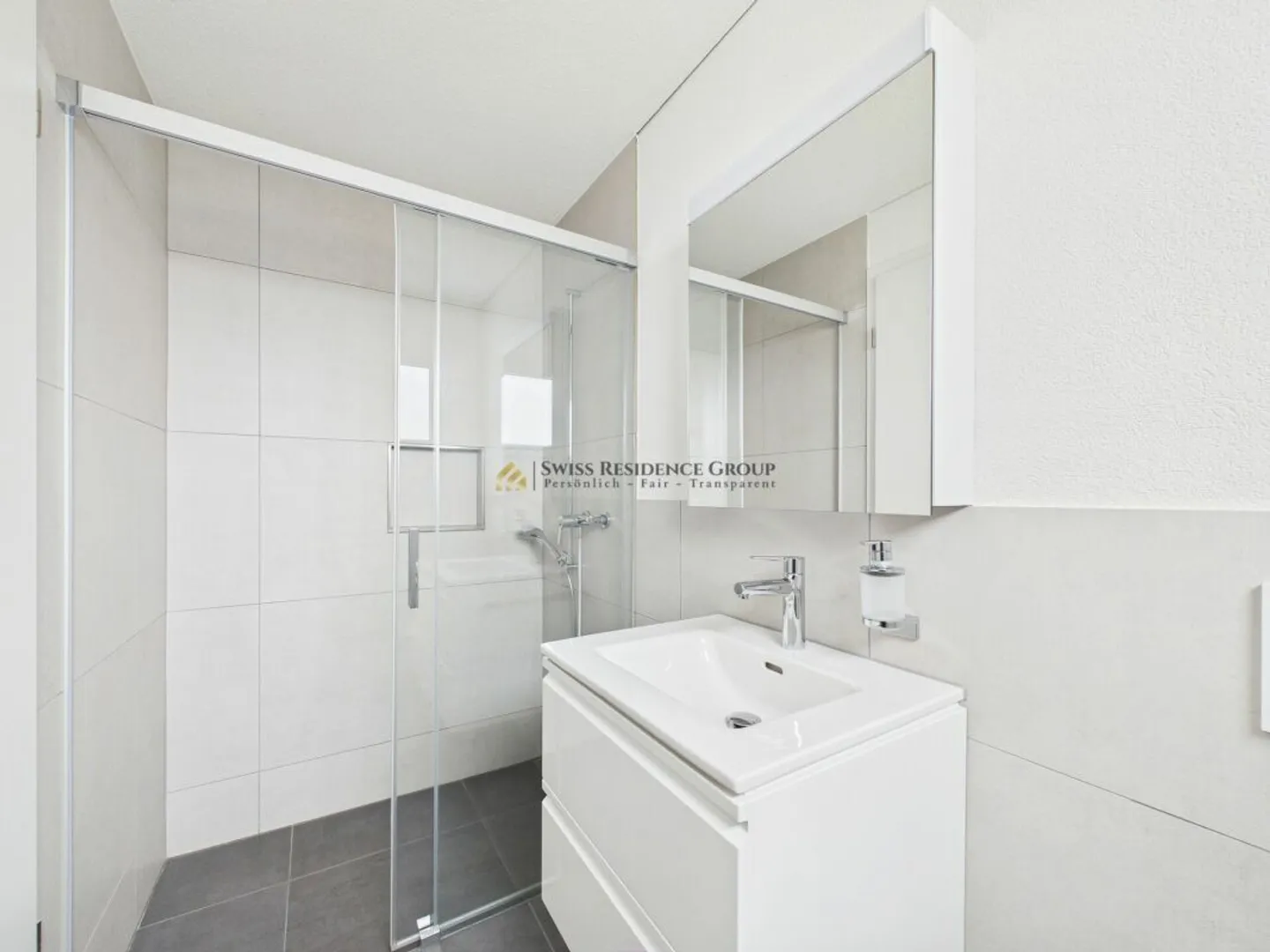 Confort de vie moderne dans la verdure - maison jumelée de haute qualité à Aeschi - Photo 12 sur 13