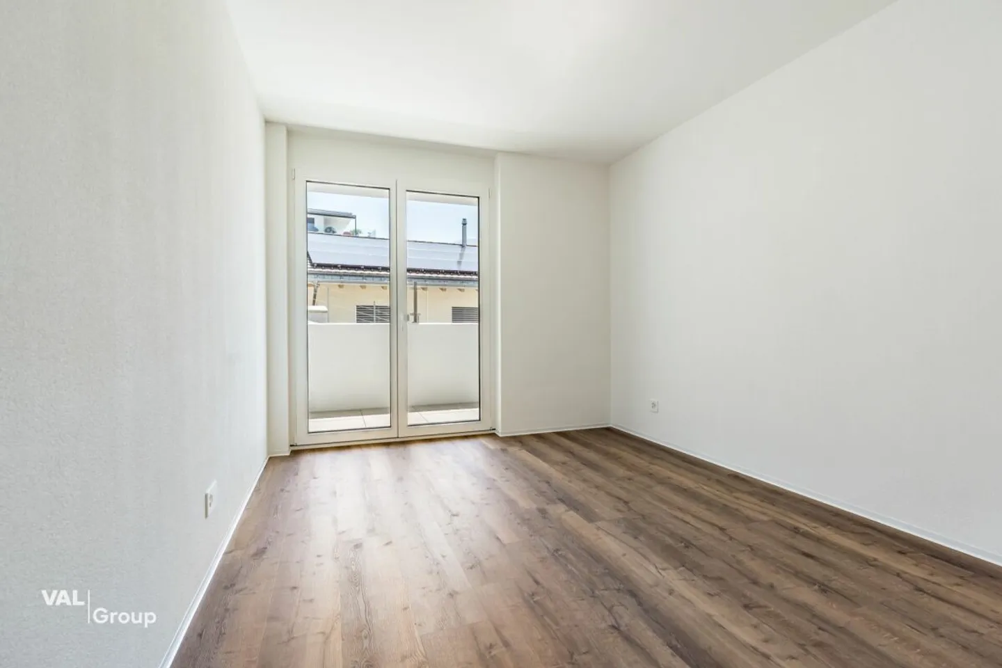 Stylish Apartment in Sunny Location - Photo 6 of 13