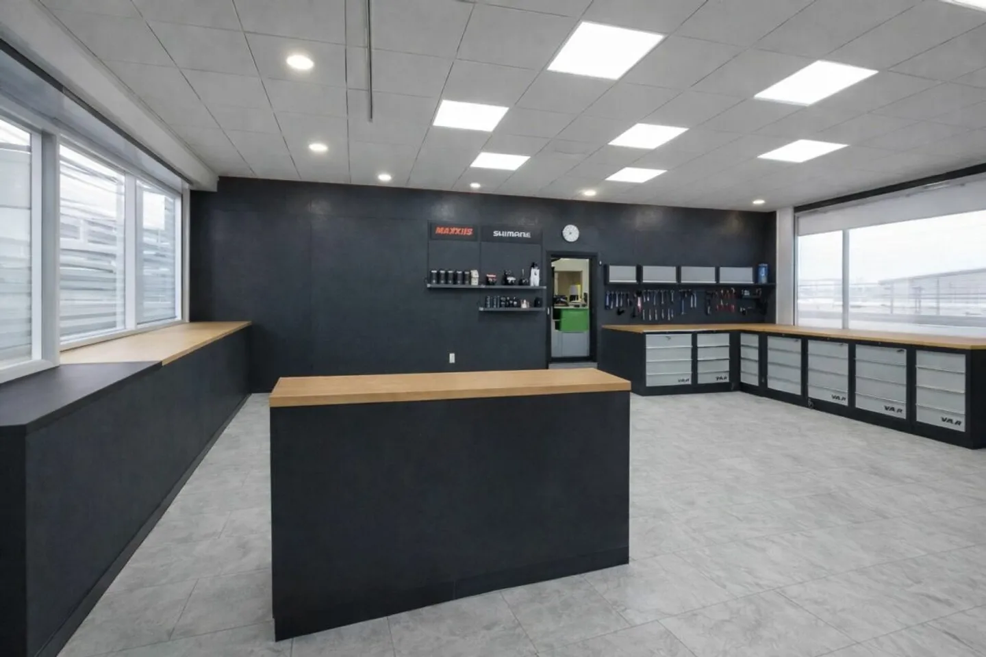 superb commercial space of 470m² on a very busy axis - Photo 5 of 9