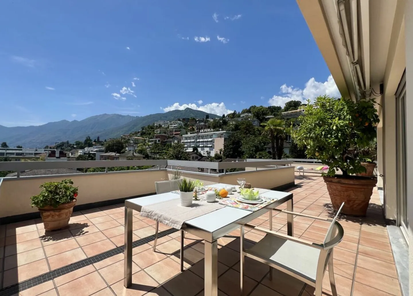Elegante Attikawohnung mit grosser Sonnenterrasse und Gemeinschaftspool - Nähe See und Zentrum ASCONA - Photo 4 sur 13