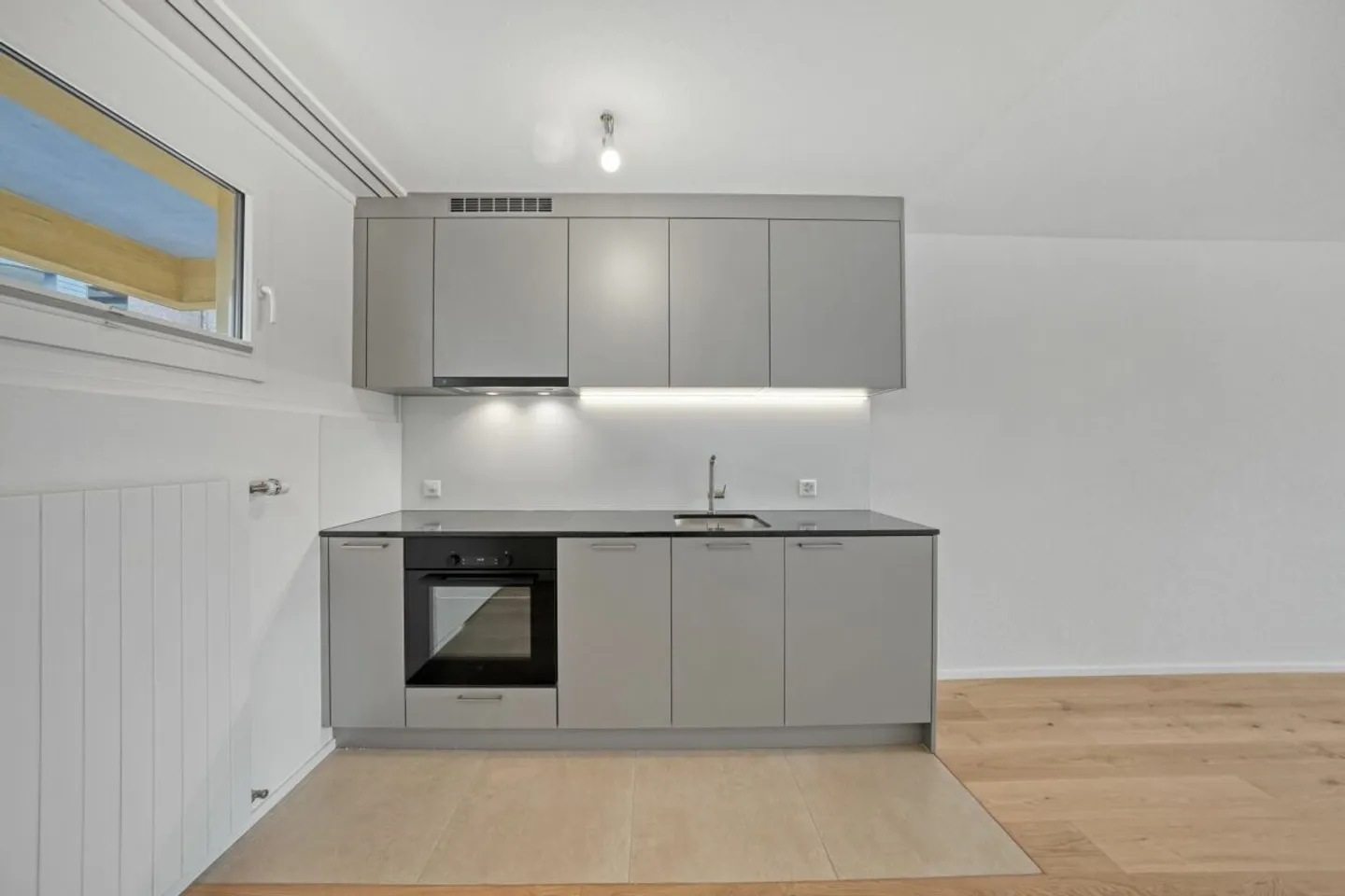 Appartement moderne 1.5 pièces avec grande terrasse au centre de Buchs - Photo 3 sur 9