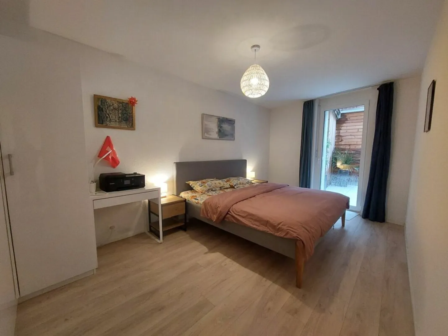 Zeitgenössische 3,5-Zimmer-Wohnung mit Terrasse und Garage - Foto 6 von 10
