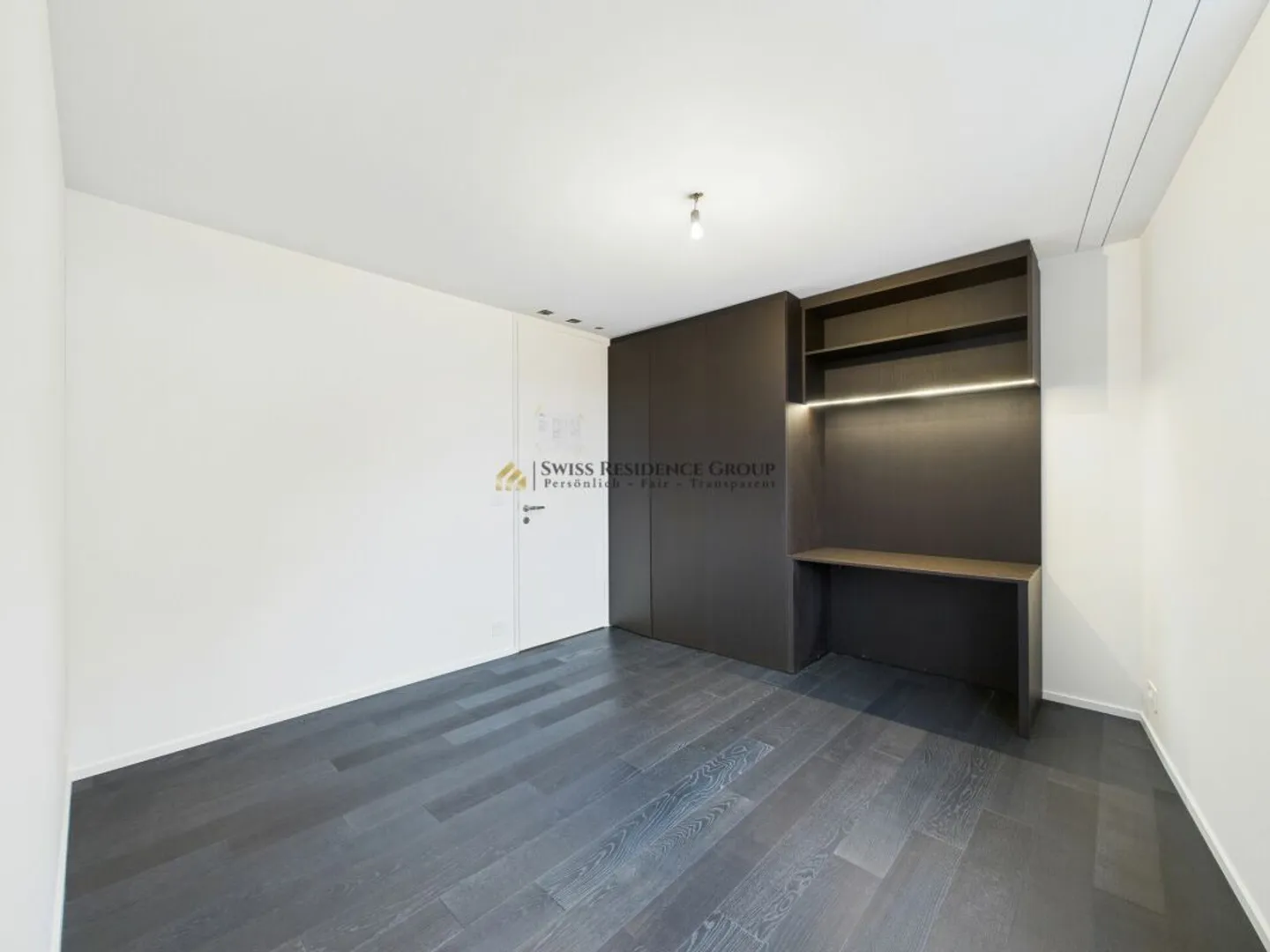 Vivere privilegiato sul lago di Zurigo con: residenza di 5,5 stanze con piscina privata, giardino, vista sul lago e sulle montagne - Foto 11 di 13