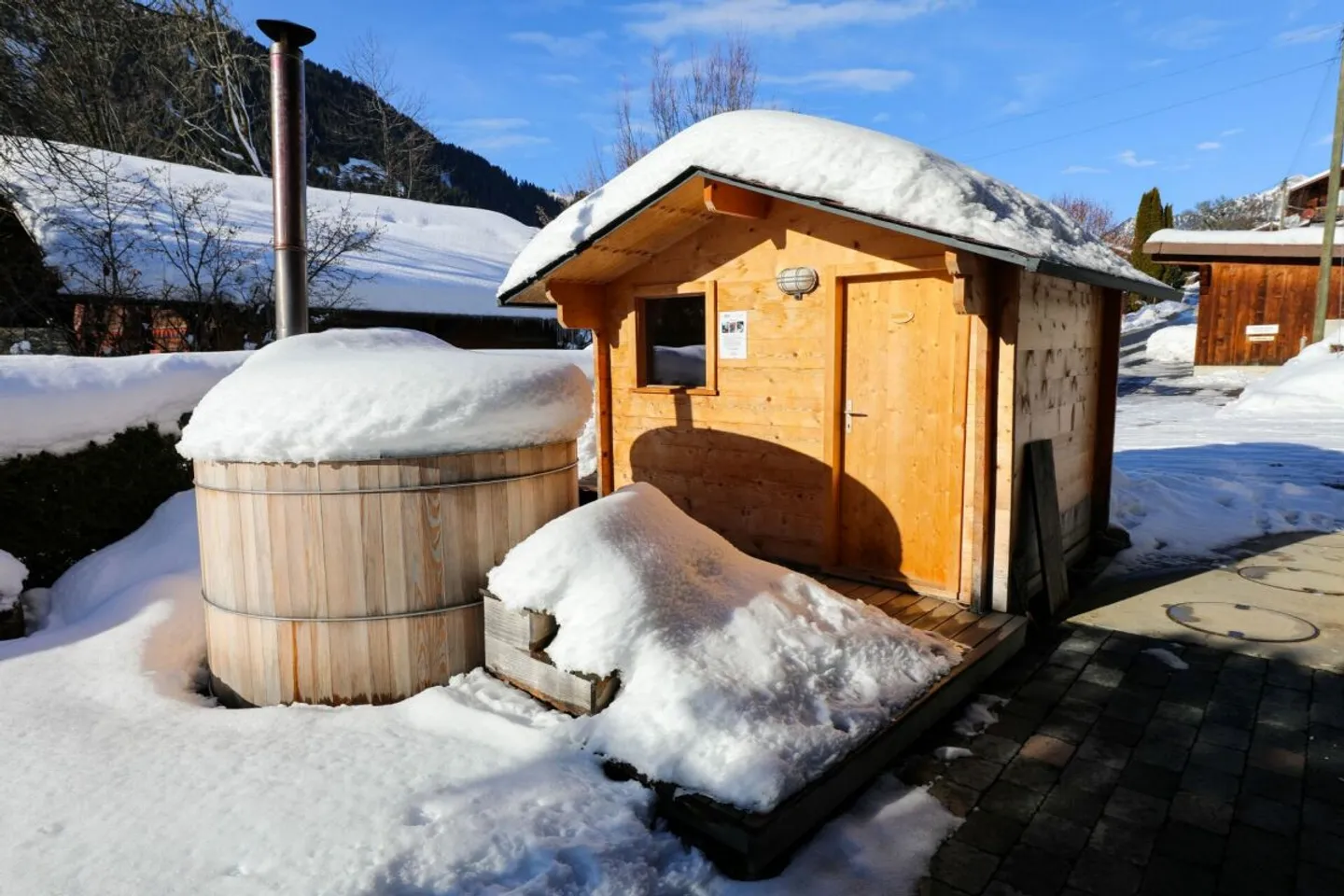 Maison résidentielle confortable avec deux unités, grands espaces et belle vue - Photo 8 sur 8