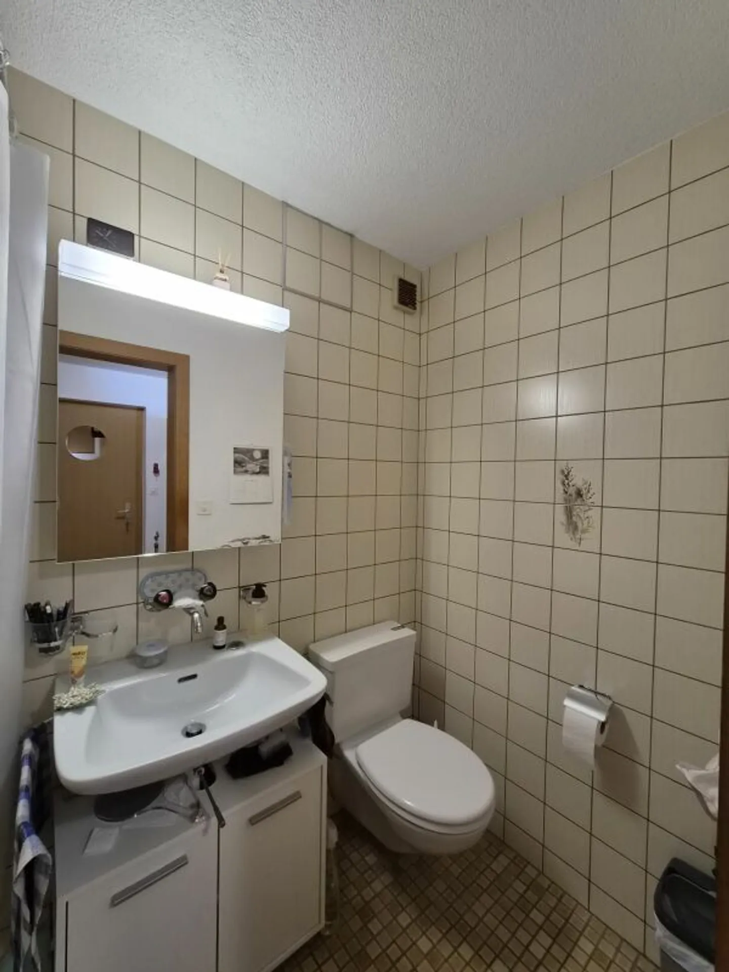 Sunny apartment in a central location - Photo 10 of 13