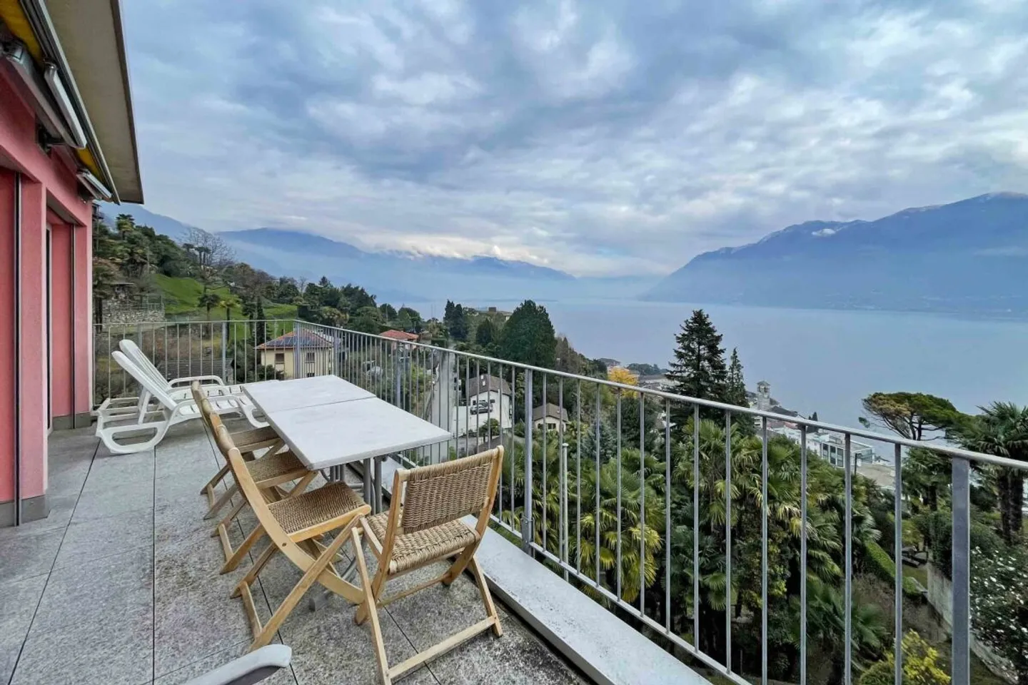 Mehrfamilienhaus (8 Wohneinheiten) mit Panoramablick in Brissago - Photo 6 of 12