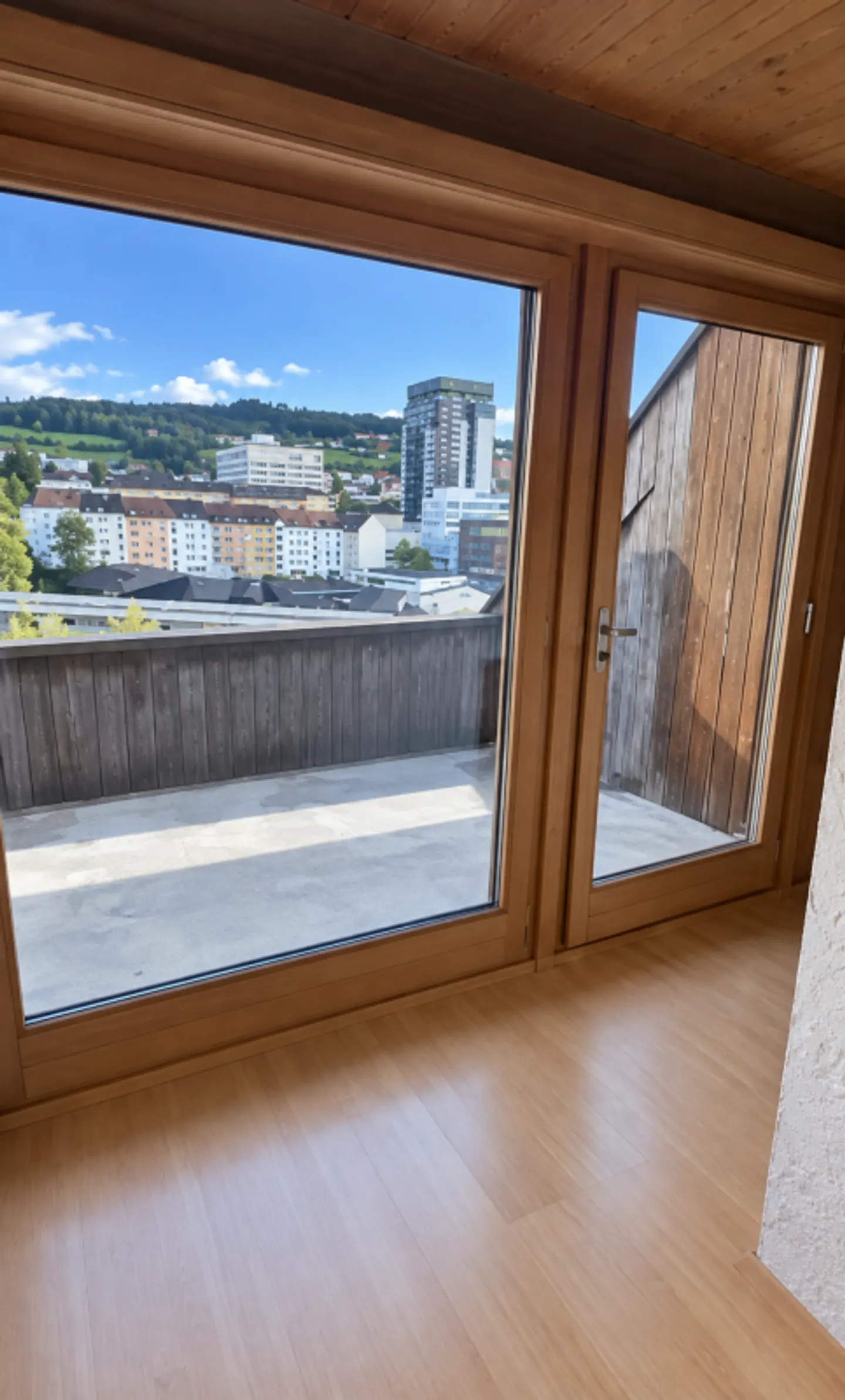 Charming attic apartment right next to the University of St. Gallen (HSG) - Photo 12 of 13