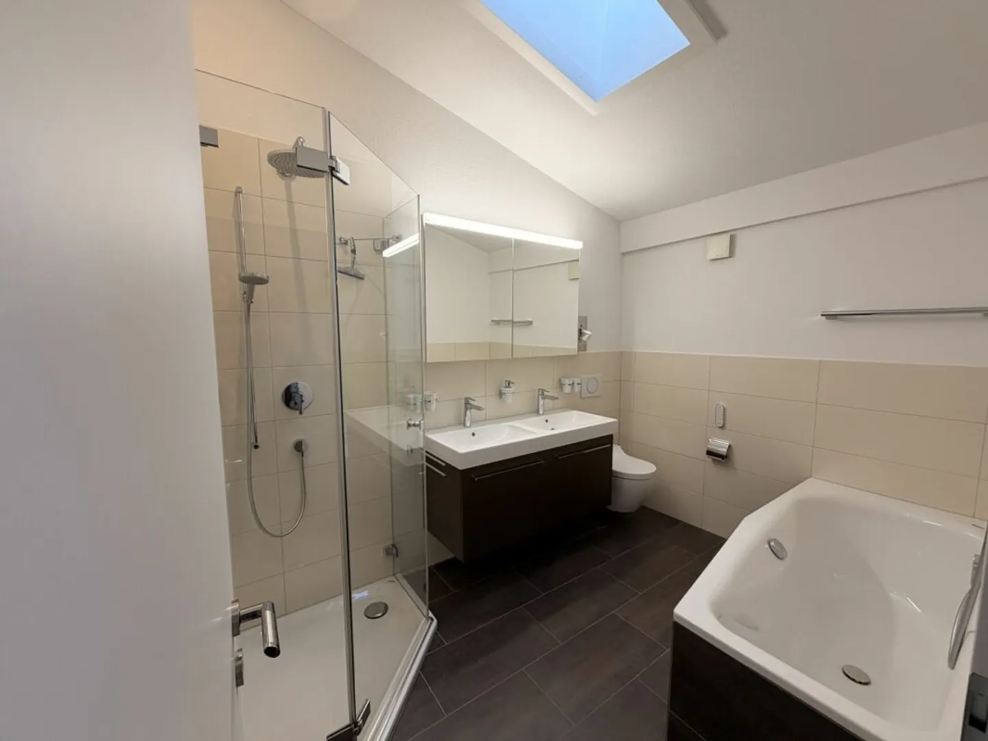 Appartement duplex exclusif de 5½ pièces avec vue panoramique sur le lac et les montagnes à Hergiswil - Photo 13 sur 13