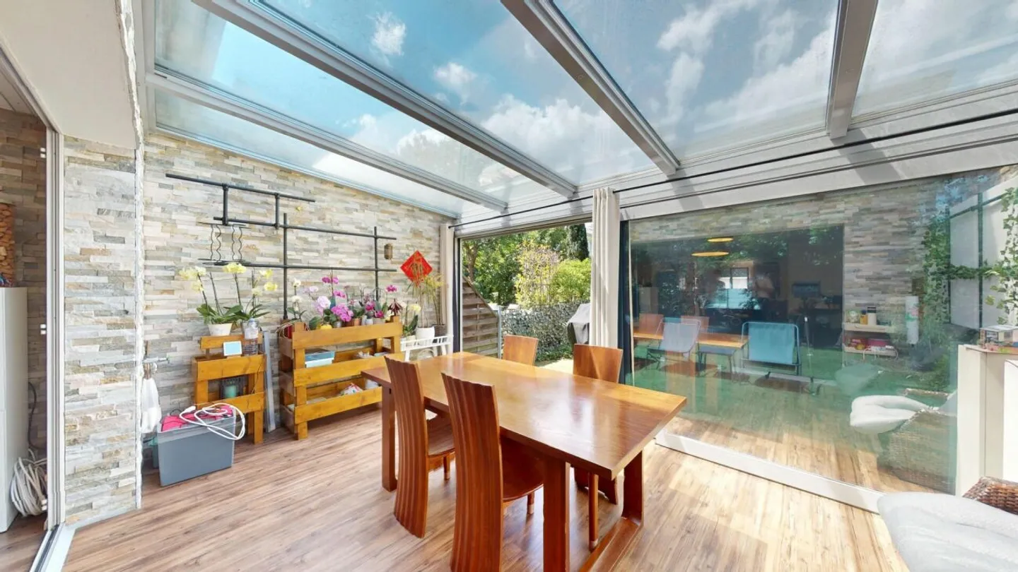 5.5-Room Terraced Single-Family House with Conservatory, Terrace, and Well-Maintained Garden in Reinacherhof - Photo 3 of 12