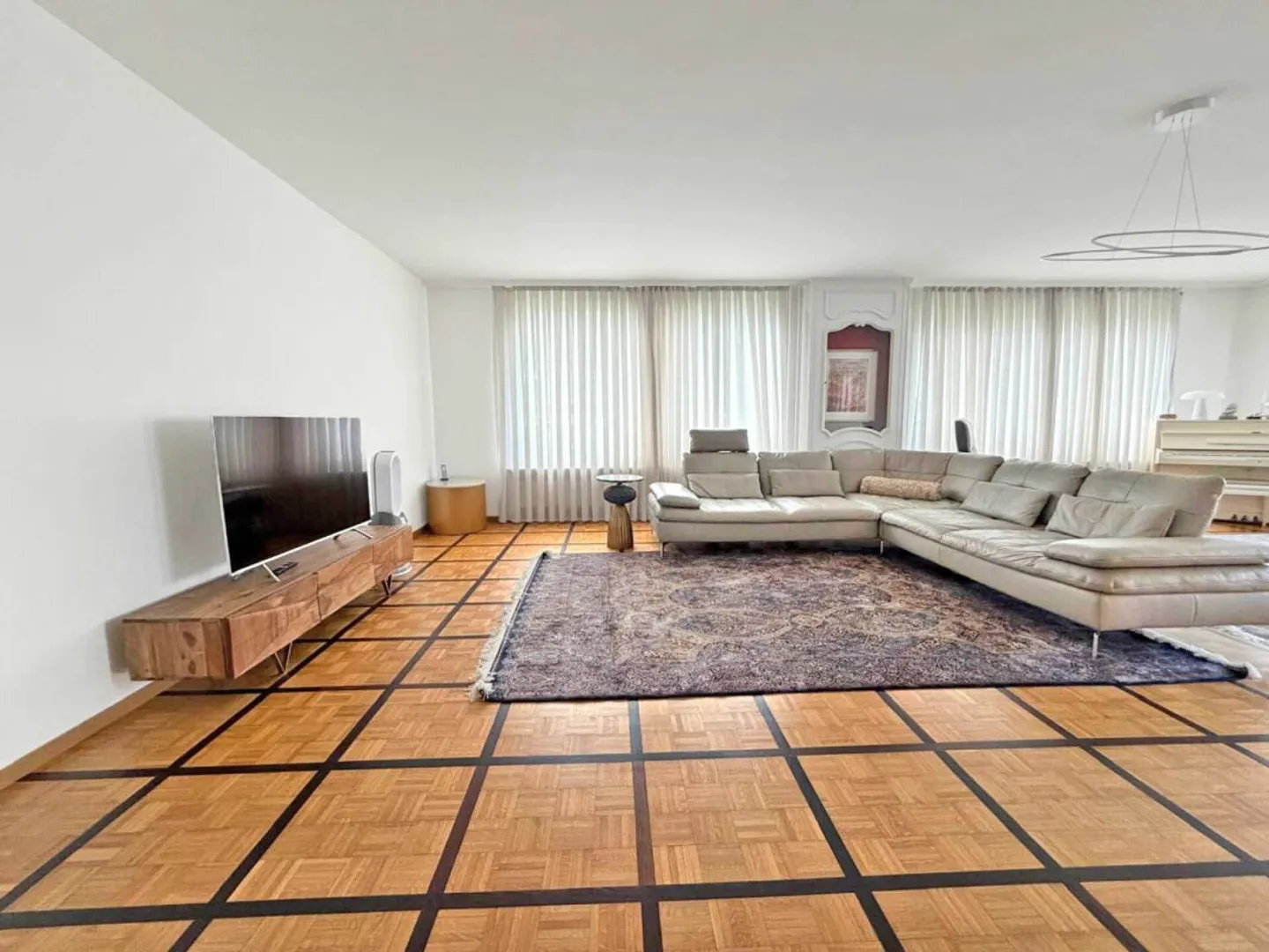 Beautiful spacious apartment with two balconies - Photo 6 of 13