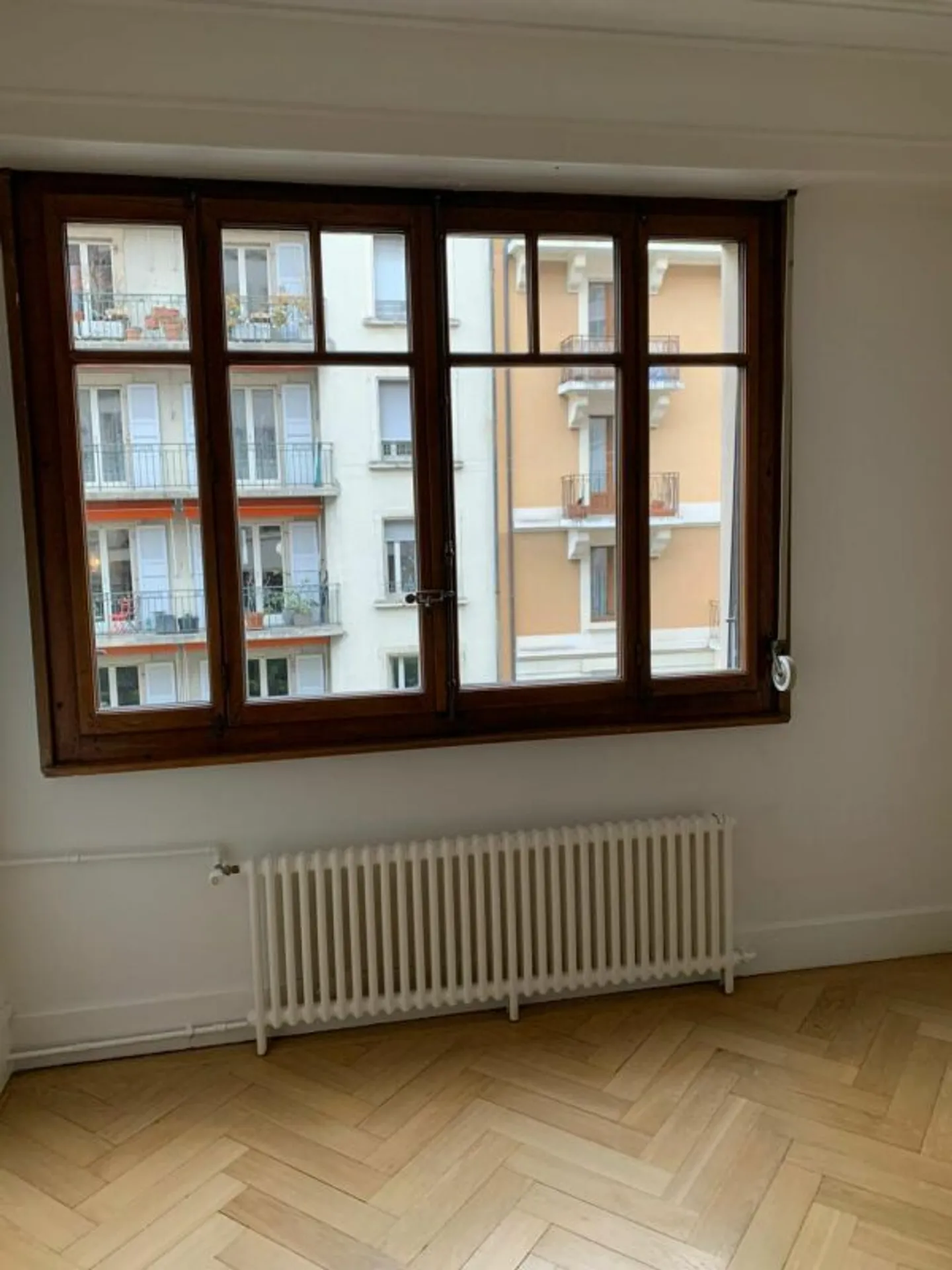 Appartamento con balcone al 2° piano - Foto 6 di 13