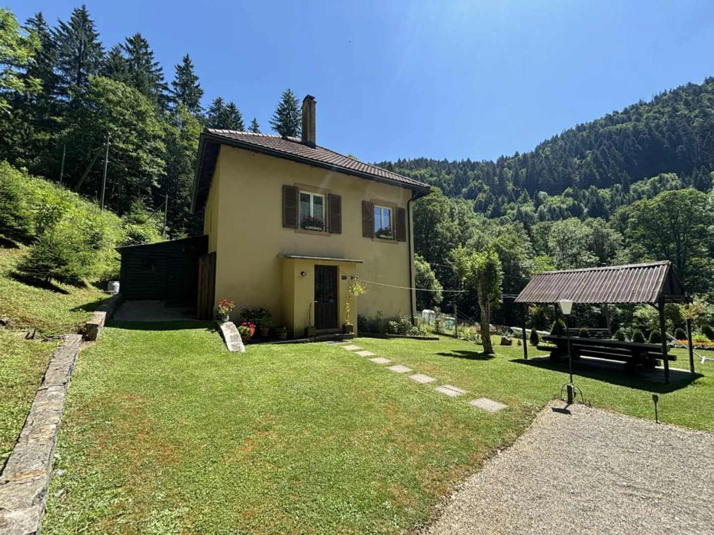 Holiday home or second residence in a natural setting - Photo 2 of 13