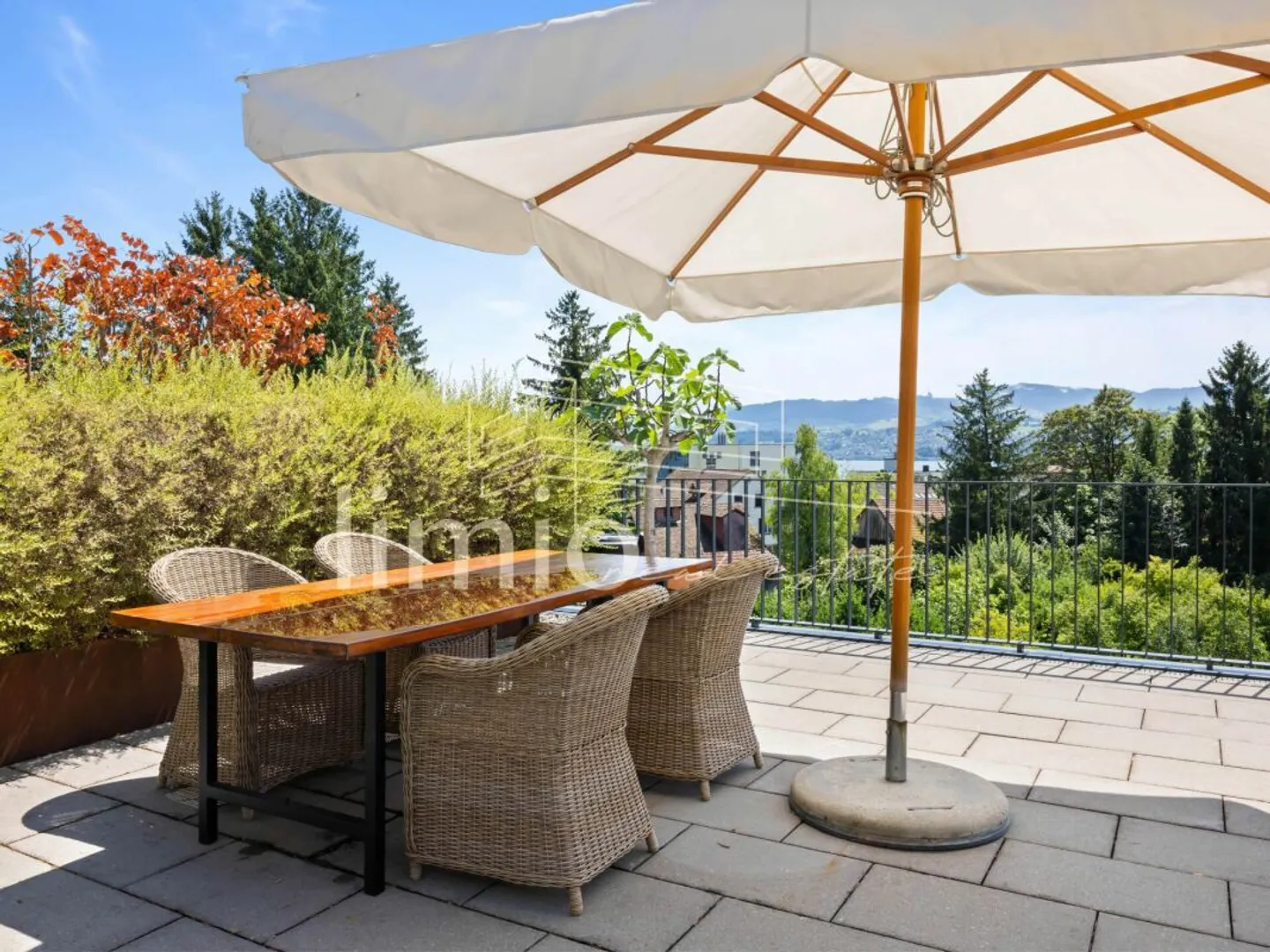 Unique Attic Maisonette on the Gold Coast with Panoramic Lake View - Photo 12 of 13