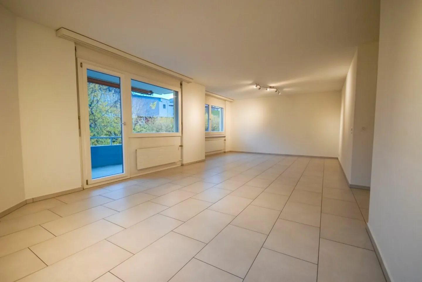 Grosszügige 4.5-Zimmer-Wohnung mit Balkon - Foto 2 von 12