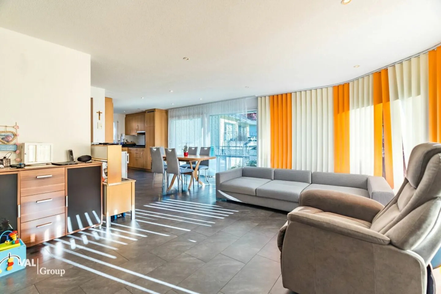 A home for the whole family - flooded with light and spacious - Photo 2 of 13