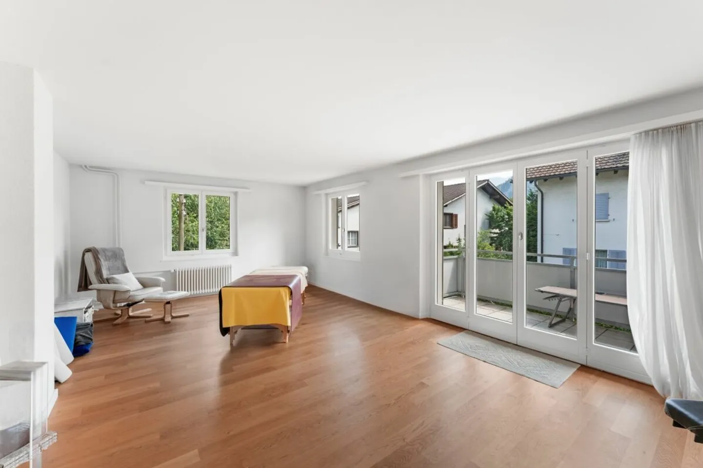 Charmante Wohnung in Hergiswil - Foto 2 von 9