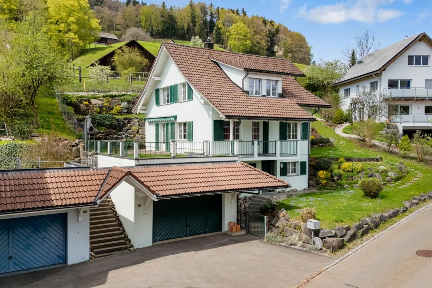 Idyllic, detached 6.5-room single-family house in sunny hillside location - Photo 12 of 12