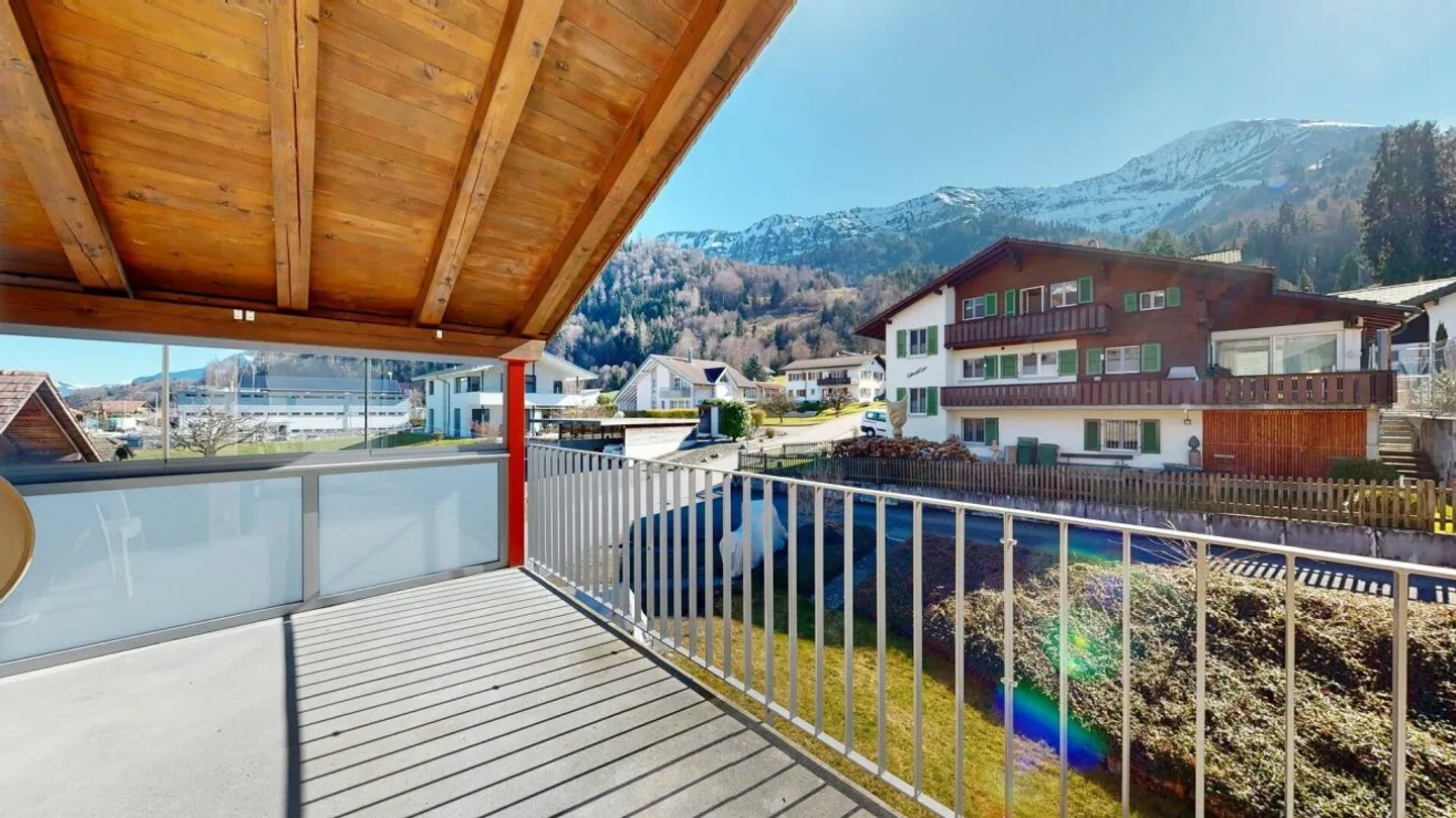 Cozy main or holiday residence with gallery and lake view - Photo 6 of 13