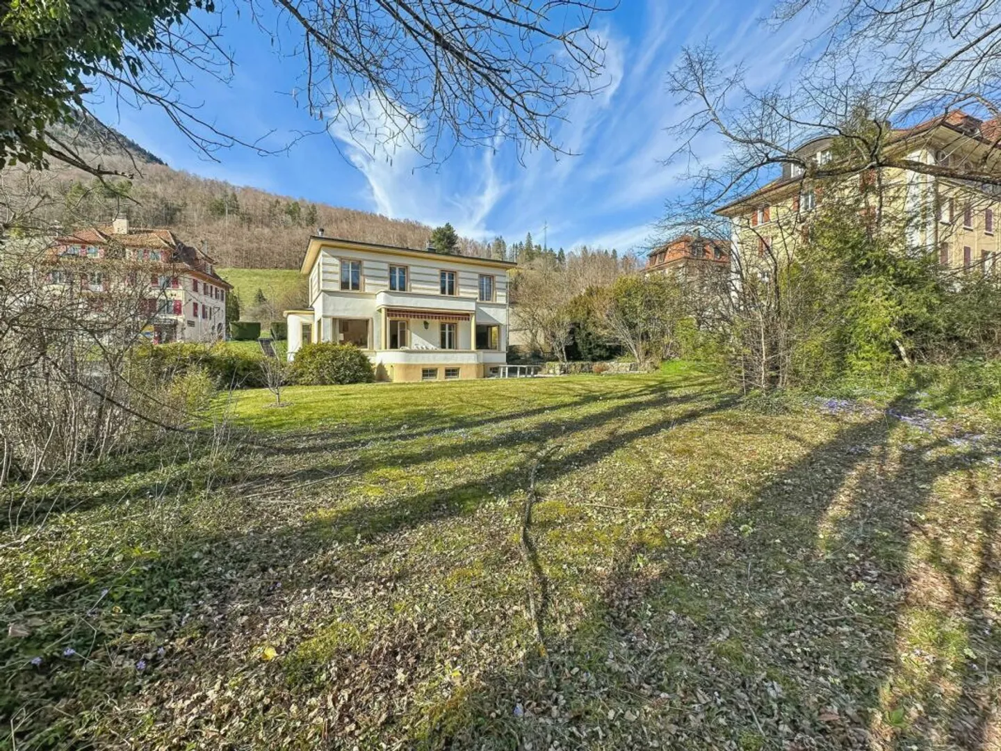 Una bella villa Art Deco su un grande giardino - Foto 3 di 13