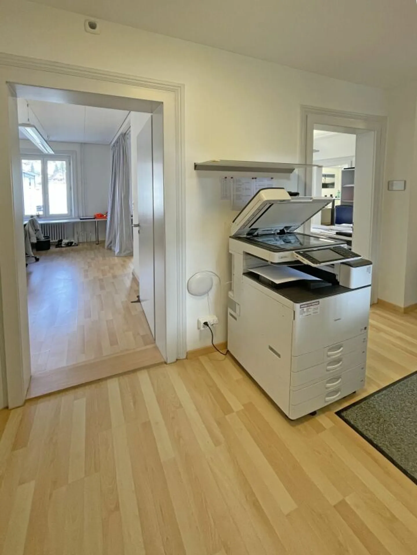 Espace de bureau spacieux à louer - Photo 7 sur 13