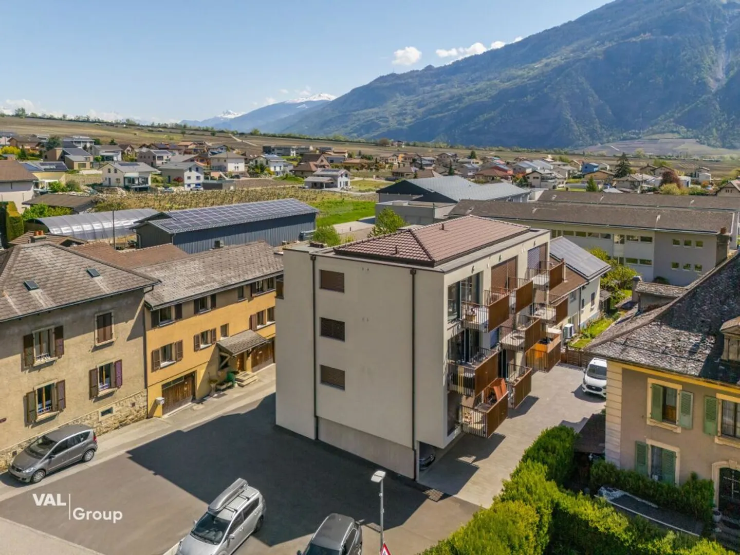 Building of 9 apartments - 4.4% immediate yield, in the heart of the village - Photo 1 of 13