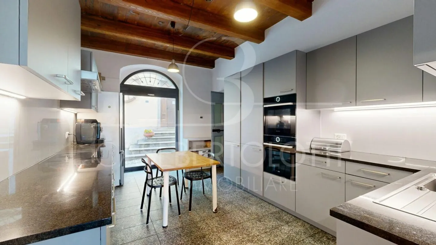 Casa Azzura. A due passi dall'acqua. Ricca di storia. Piena di possibilità. - Foto 6 di 10