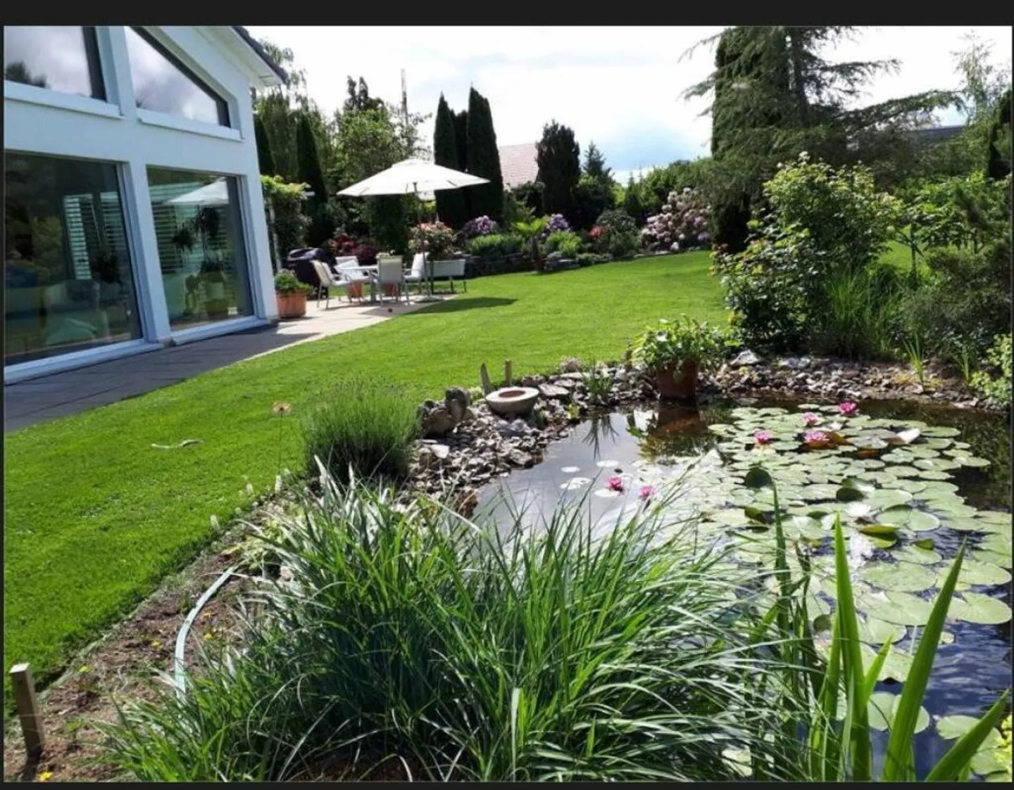 EXKLUSIVESES LICHTDURCHFLUTETES EINFAMILIENHAUS MIT TRAUMHAFTEM GARTEN wird privat verkauft, keine Makleranrufe - Photo 4 sur 6