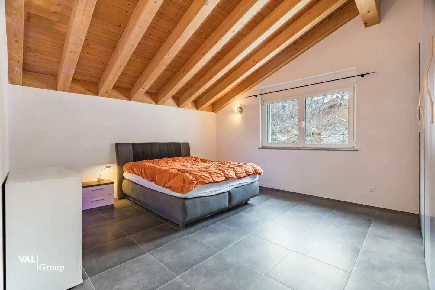 Spacious house with two units and building plot - Photo 12 of 13