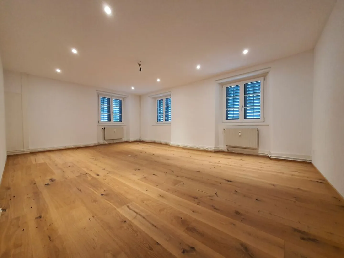 Appartement en duplex de 3,5 pièces abordable et partiellement rénové dans un emplacement central - Photo 1 sur 6