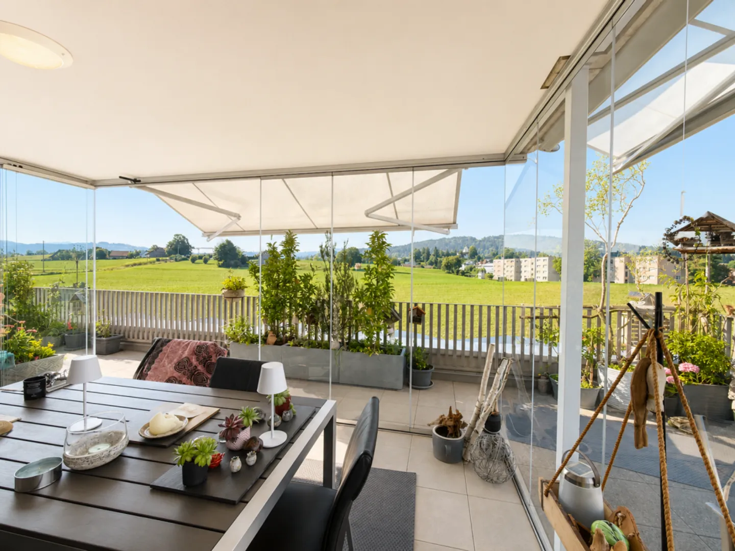Appartement penthouse de 5,5 pièces avec terrasse de 150 m², vue panoramique et accès direct à la terrasse depuis chaque chambre - Photo 10 sur 13