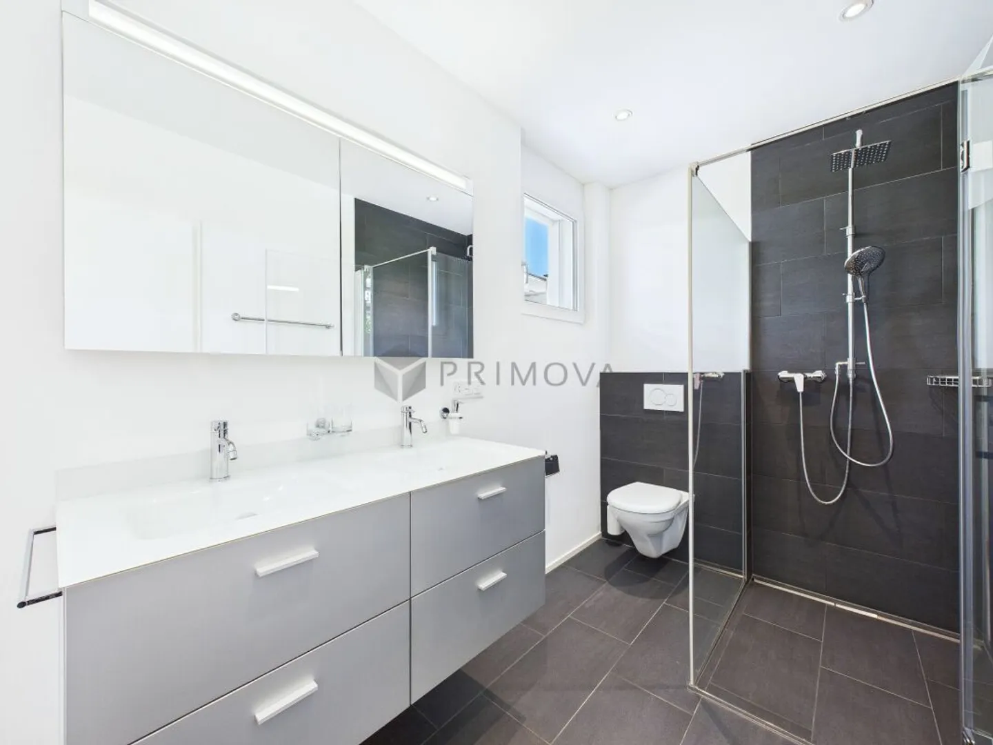 Expérience de vie exclusive avec de grandes fenêtres et une vue imprenable - Photo 8 sur 12