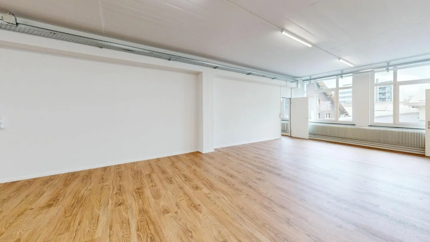 Spacious commercial spaces with versatile usage options in Basel - Photo 4 of 13