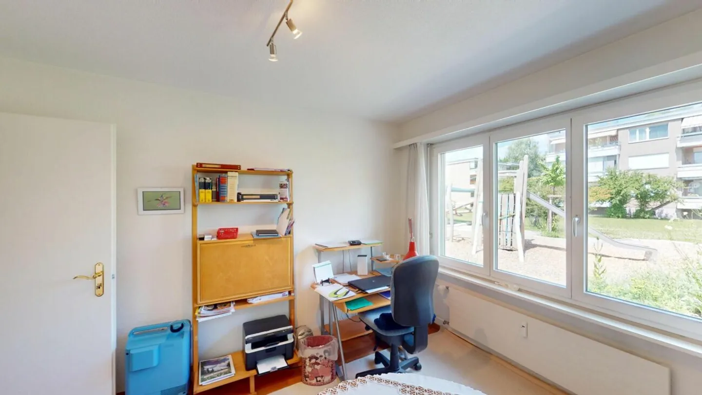 Appartement 4½ pièces dans un emplacement calme et ensoleillé à Bolligen - Photo 11 sur 13